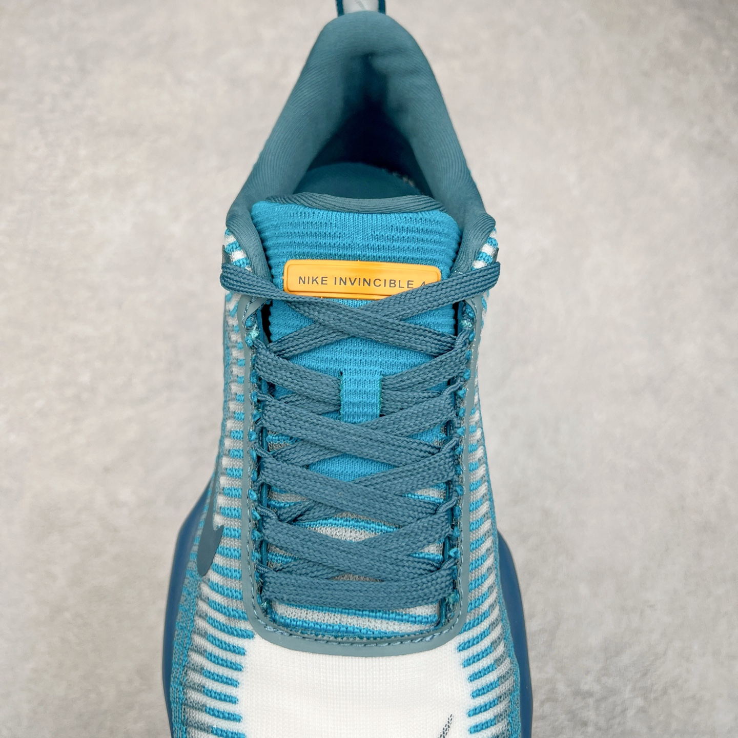 图片[5]-NK ZoomX Invincible Run Flyknit FK3 不可战胜3代系列轻量飞织低帮休闲运动慢跑鞋 此鞋专为短跑运动员而生，是为 5 至 10 公里距离的赛事和训练打造。整体设计采用流线型的轻质工程网眼材质构成鞋面，并与其他 Running 旗舰鞋款同样搭载全脚掌 ZoomX 缓冲中底，搭配 Pebax 物料与橡胶外底。ZoomX StreakFly 首发配色以“Prototype”呈现，其灵感是来自开发期间的磨损测试，透过编号的标记与内侧的预期跑步距离突出研发过程。尺码：36 36.5 37.5 38 38.5 39 40 40.5 41 42 42.5 43 44 44.5 45-选品中心