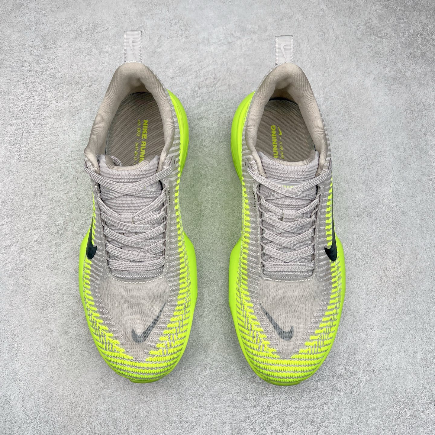 图片[2]-NK ZoomX Invincible Run Flyknit FK3 不可战胜3代系列轻量飞织低帮休闲运动慢跑鞋 此鞋专为短跑运动员而生，是为 5 至 10 公里距离的赛事和训练打造。整体设计采用流线型的轻质工程网眼材质构成鞋面，并与其他 Running 旗舰鞋款同样搭载全脚掌 ZoomX 缓冲中底，搭配 Pebax 物料与橡胶外底。ZoomX StreakFly 首发配色以“Prototype”呈现，其灵感是来自开发期间的磨损测试，透过编号的标记与内侧的预期跑步距离突出研发过程。尺码：36 36.5 37.5 38 38.5 39 40 40.5 41 42 42.5 43 44 44.5 45-选品中心