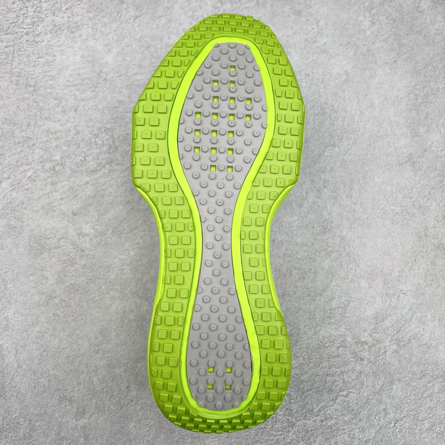 图片[9]-NK ZoomX Invincible Run Flyknit FK3 不可战胜3代系列轻量飞织低帮休闲运动慢跑鞋 此鞋专为短跑运动员而生，是为 5 至 10 公里距离的赛事和训练打造。整体设计采用流线型的轻质工程网眼材质构成鞋面，并与其他 Running 旗舰鞋款同样搭载全脚掌 ZoomX 缓冲中底，搭配 Pebax 物料与橡胶外底。ZoomX StreakFly 首发配色以“Prototype”呈现，其灵感是来自开发期间的磨损测试，透过编号的标记与内侧的预期跑步距离突出研发过程。尺码：36 36.5 37.5 38 38.5 39 40 40.5 41 42 42.5 43 44 44.5 45-选品中心