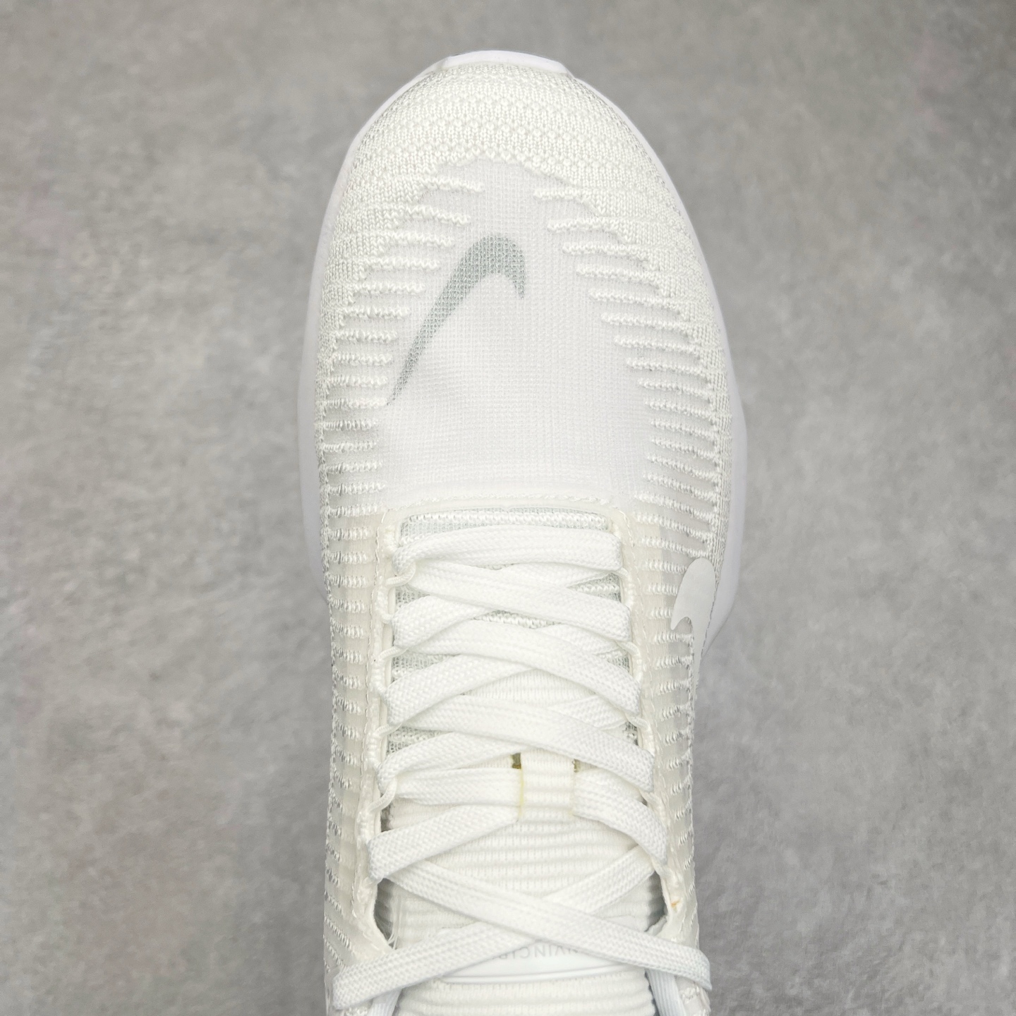 图片[4]-NK ZoomX Invincible Run Flyknit FK3 不可战胜3代系列轻量飞织低帮休闲运动慢跑鞋 此鞋专为短跑运动员而生，是为 5 至 10 公里距离的赛事和训练打造。整体设计采用流线型的轻质工程网眼材质构成鞋面，并与其他 Running 旗舰鞋款同样搭载全脚掌 ZoomX 缓冲中底，搭配 Pebax 物料与橡胶外底。ZoomX StreakFly 首发配色以“Prototype”呈现，其灵感是来自开发期间的磨损测试，透过编号的标记与内侧的预期跑步距离突出研发过程。尺码：36 36.5 37.5 38 38.5 39 40 40.5 41 42 42.5 43 44 44.5 45-选品中心