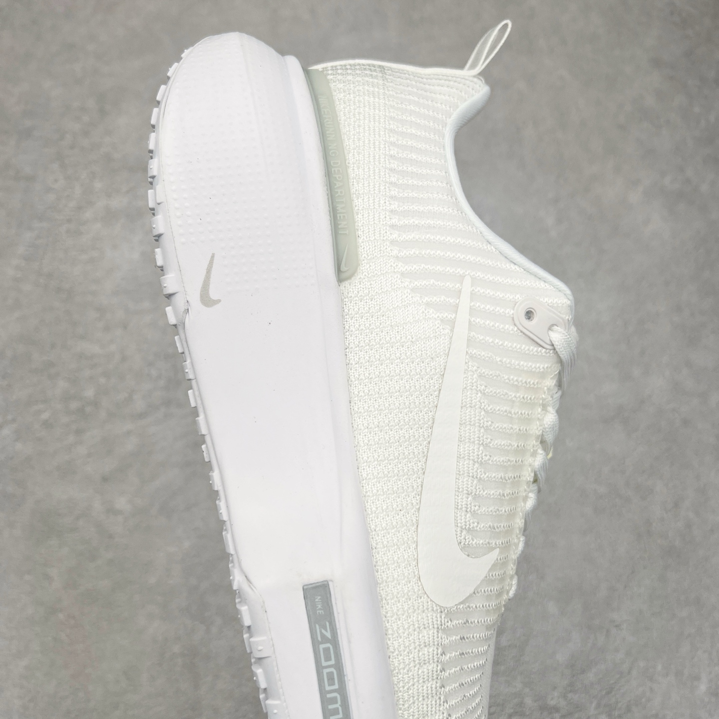 图片[6]-NK ZoomX Invincible Run Flyknit FK3 不可战胜3代系列轻量飞织低帮休闲运动慢跑鞋 此鞋专为短跑运动员而生，是为 5 至 10 公里距离的赛事和训练打造。整体设计采用流线型的轻质工程网眼材质构成鞋面，并与其他 Running 旗舰鞋款同样搭载全脚掌 ZoomX 缓冲中底，搭配 Pebax 物料与橡胶外底。ZoomX StreakFly 首发配色以“Prototype”呈现，其灵感是来自开发期间的磨损测试，透过编号的标记与内侧的预期跑步距离突出研发过程。尺码：36 36.5 37.5 38 38.5 39 40 40.5 41 42 42.5 43 44 44.5 45-选品中心