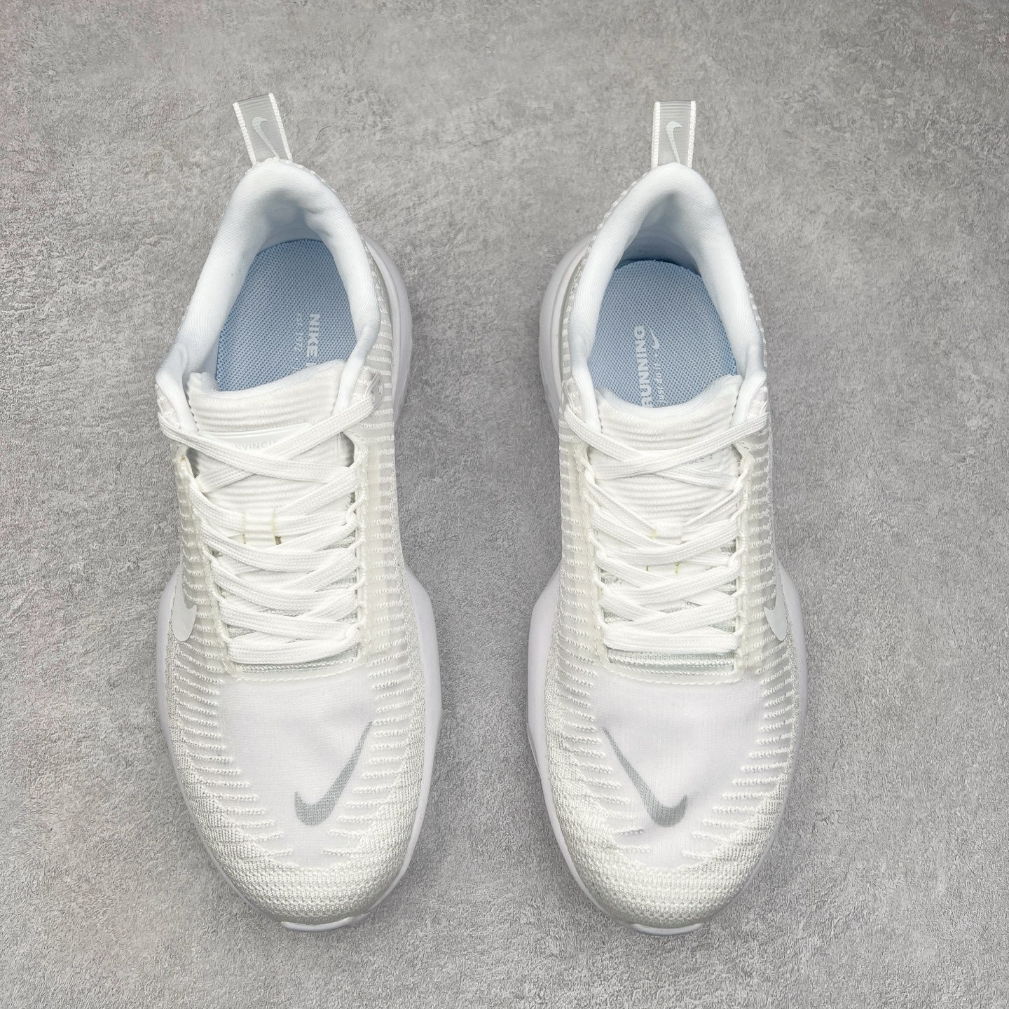 图片[2]-NK ZoomX Invincible Run Flyknit FK3 不可战胜3代系列轻量飞织低帮休闲运动慢跑鞋 此鞋专为短跑运动员而生，是为 5 至 10 公里距离的赛事和训练打造。整体设计采用流线型的轻质工程网眼材质构成鞋面，并与其他 Running 旗舰鞋款同样搭载全脚掌 ZoomX 缓冲中底，搭配 Pebax 物料与橡胶外底。ZoomX StreakFly 首发配色以“Prototype”呈现，其灵感是来自开发期间的磨损测试，透过编号的标记与内侧的预期跑步距离突出研发过程。尺码：36 36.5 37.5 38 38.5 39 40 40.5 41 42 42.5 43 44 44.5 45-选品中心