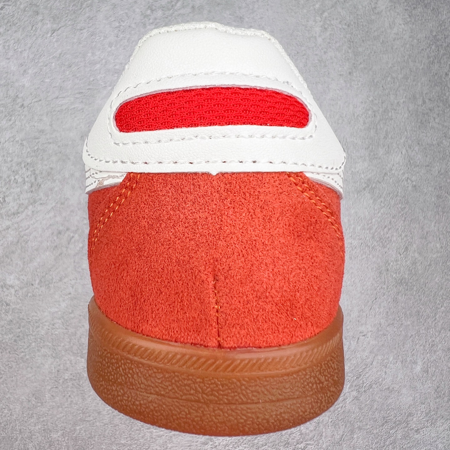 图片[8]-＃特价福利 Asics Onitsuka Tige TOKUTEN 亚瑟士鬼冢虎男女士复古跑鞋街拍潮鞋低帮板鞋经典款中性复古运动鞋 轻盈舒适 时尚与复古与一体 轻盈的款式 适合夏天~简单的设定配合修长的线条 全鞋身均以麖皮打造 散发着日本新一代的潮流品味 无论配衬任何造型都能胜任 Tokuten 精神来自80年代的室内用鞋 T-TOE前足补强设计 环状中底底部结构 橡胶大底元素 防滑耐磨的同时保持着鞋子的轻盈 并提供良好牵引力 脚感柔软舒适 长时间行走也不会觉得脚部不适 经典复刻款 休闲百搭 中性款男女都可穿 尺码：36 37 37.5 38 39 40.5 41.5 42 42.5 43.5 44 45-选品中心