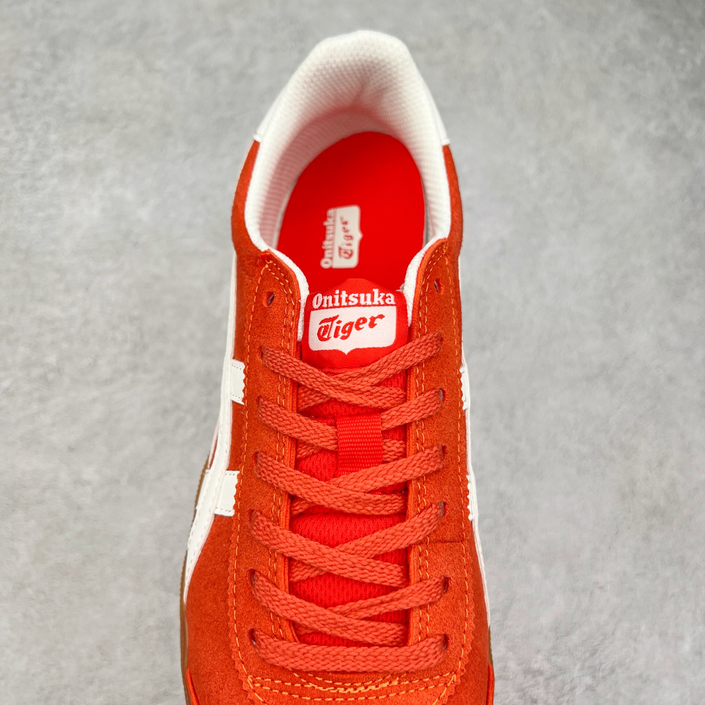 图片[5]-＃特价福利 Asics Onitsuka Tige TOKUTEN 亚瑟士鬼冢虎男女士复古跑鞋街拍潮鞋低帮板鞋经典款中性复古运动鞋 轻盈舒适 时尚与复古与一体 轻盈的款式 适合夏天~简单的设定配合修长的线条 全鞋身均以麖皮打造 散发着日本新一代的潮流品味 无论配衬任何造型都能胜任 Tokuten 精神来自80年代的室内用鞋 T-TOE前足补强设计 环状中底底部结构 橡胶大底元素 防滑耐磨的同时保持着鞋子的轻盈 并提供良好牵引力 脚感柔软舒适 长时间行走也不会觉得脚部不适 经典复刻款 休闲百搭 中性款男女都可穿 尺码：36 37 37.5 38 39 40.5 41.5 42 42.5 43.5 44 45-选品中心