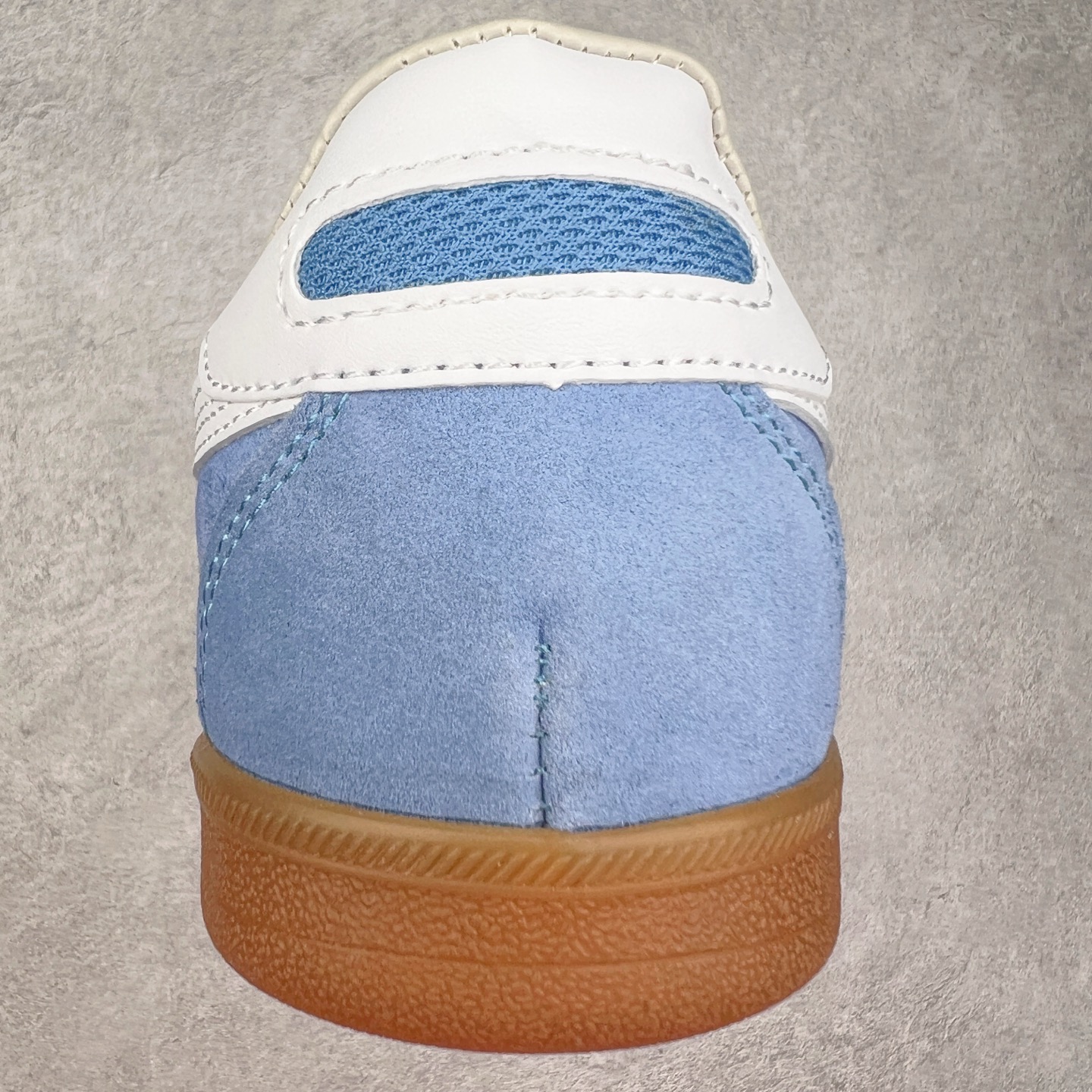 图片[8]-＃特价福利 Asics Onitsuka Tige TOKUTEN 亚瑟士鬼冢虎男女士复古跑鞋街拍潮鞋低帮板鞋经典款中性复古运动鞋 轻盈舒适 时尚与复古与一体 轻盈的款式 适合夏天~简单的设定配合修长的线条 全鞋身均以麖皮打造 散发着日本新一代的潮流品味 无论配衬任何造型都能胜任 Tokuten 精神来自80年代的室内用鞋 T-TOE前足补强设计 环状中底底部结构 橡胶大底元素 防滑耐磨的同时保持着鞋子的轻盈 并提供良好牵引力 脚感柔软舒适 长时间行走也不会觉得脚部不适 经典复刻款 休闲百搭 中性款男女都可穿 尺码：36 37 37.5 38 39 40.5 41.5 42 42.5 43.5 44 45-选品中心