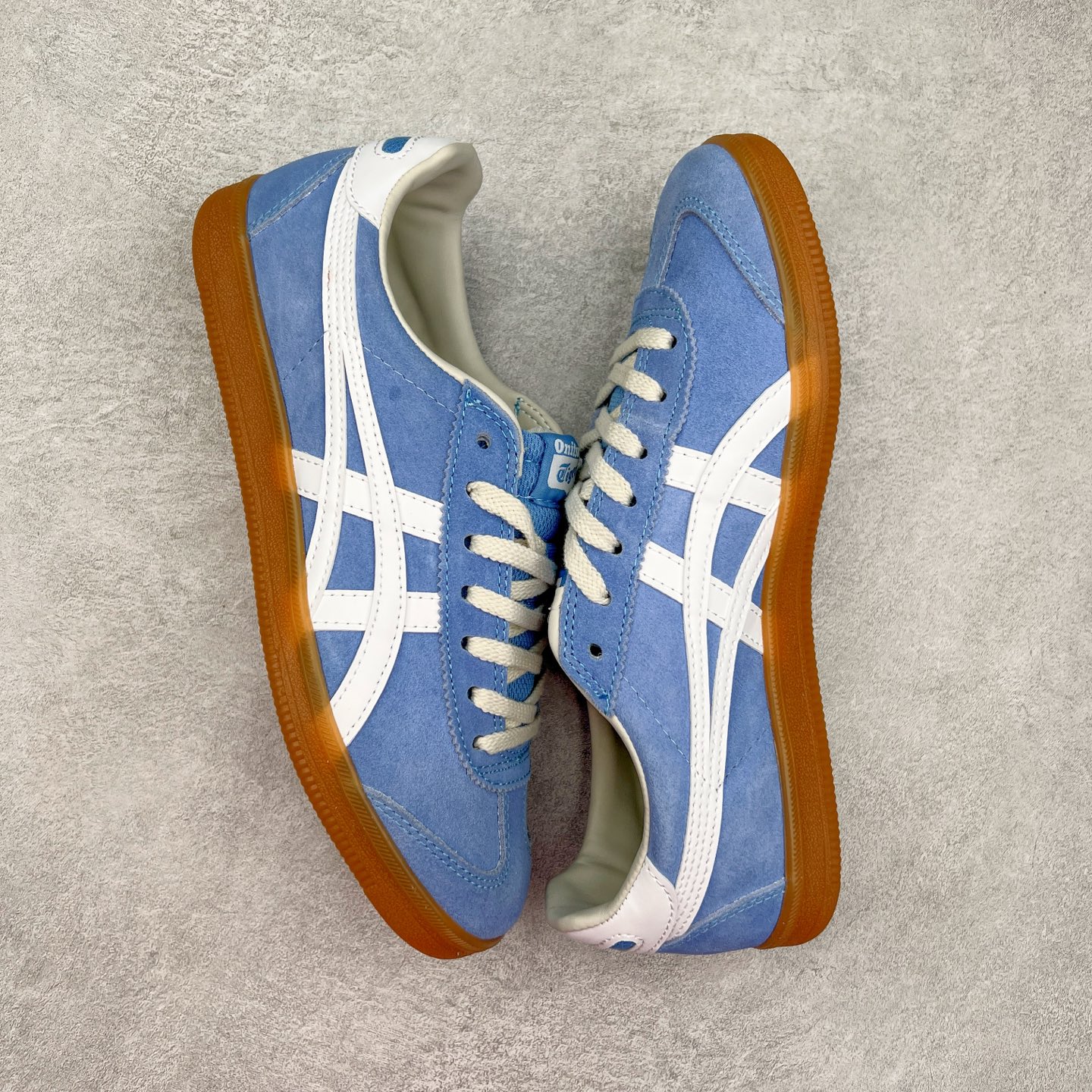 图片[3]-＃特价福利 Asics Onitsuka Tige TOKUTEN 亚瑟士鬼冢虎男女士复古跑鞋街拍潮鞋低帮板鞋经典款中性复古运动鞋 轻盈舒适 时尚与复古与一体 轻盈的款式 适合夏天~简单的设定配合修长的线条 全鞋身均以麖皮打造 散发着日本新一代的潮流品味 无论配衬任何造型都能胜任 Tokuten 精神来自80年代的室内用鞋 T-TOE前足补强设计 环状中底底部结构 橡胶大底元素 防滑耐磨的同时保持着鞋子的轻盈 并提供良好牵引力 脚感柔软舒适 长时间行走也不会觉得脚部不适 经典复刻款 休闲百搭 中性款男女都可穿 尺码：36 37 37.5 38 39 40.5 41.5 42 42.5 43.5 44 45-选品中心