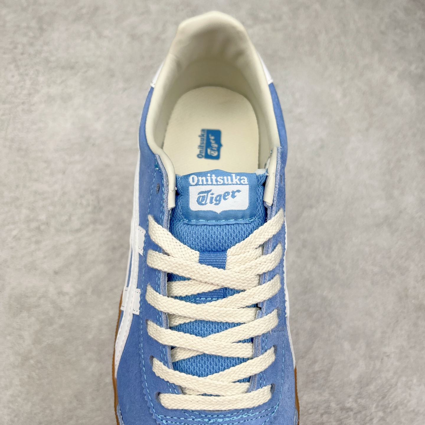 图片[5]-＃特价福利 Asics Onitsuka Tige TOKUTEN 亚瑟士鬼冢虎男女士复古跑鞋街拍潮鞋低帮板鞋经典款中性复古运动鞋 轻盈舒适 时尚与复古与一体 轻盈的款式 适合夏天~简单的设定配合修长的线条 全鞋身均以麖皮打造 散发着日本新一代的潮流品味 无论配衬任何造型都能胜任 Tokuten 精神来自80年代的室内用鞋 T-TOE前足补强设计 环状中底底部结构 橡胶大底元素 防滑耐磨的同时保持着鞋子的轻盈 并提供良好牵引力 脚感柔软舒适 长时间行走也不会觉得脚部不适 经典复刻款 休闲百搭 中性款男女都可穿 尺码：36 37 37.5 38 39 40.5 41.5 42 42.5 43.5 44 45-选品中心