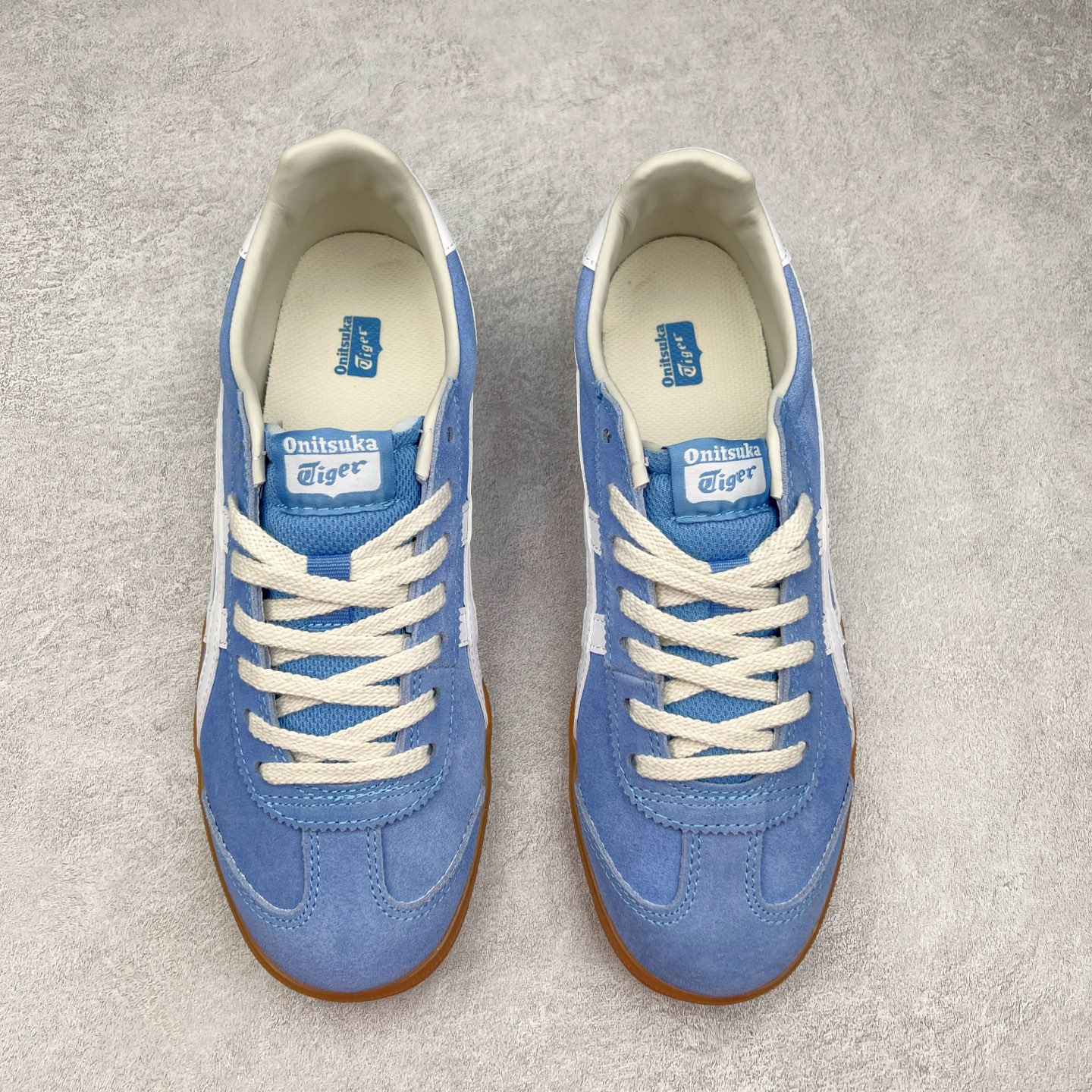 图片[2]-＃特价福利 Asics Onitsuka Tige TOKUTEN 亚瑟士鬼冢虎男女士复古跑鞋街拍潮鞋低帮板鞋经典款中性复古运动鞋 轻盈舒适 时尚与复古与一体 轻盈的款式 适合夏天~简单的设定配合修长的线条 全鞋身均以麖皮打造 散发着日本新一代的潮流品味 无论配衬任何造型都能胜任 Tokuten 精神来自80年代的室内用鞋 T-TOE前足补强设计 环状中底底部结构 橡胶大底元素 防滑耐磨的同时保持着鞋子的轻盈 并提供良好牵引力 脚感柔软舒适 长时间行走也不会觉得脚部不适 经典复刻款 休闲百搭 中性款男女都可穿 尺码：36 37 37.5 38 39 40.5 41.5 42 42.5 43.5 44 45-选品中心