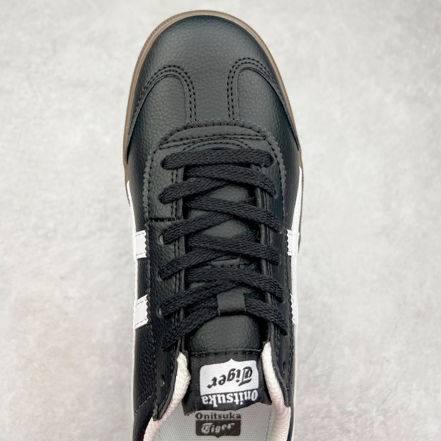 图片[4]-＃特价福利 Asics Onitsuka Tige TOKUTEN 亚瑟士鬼冢虎男女士复古跑鞋街拍潮鞋低帮板鞋经典款中性复古运动鞋 轻盈舒适 时尚与复古与一体 轻盈的款式 适合夏天~简单的设定配合修长的线条 全鞋身均以麖皮打造 散发着日本新一代的潮流品味 无论配衬任何造型都能胜任 Tokuten 精神来自80年代的室内用鞋 T-TOE前足补强设计 环状中底底部结构 橡胶大底元素 防滑耐磨的同时保持着鞋子的轻盈 并提供良好牵引力 脚感柔软舒适 长时间行走也不会觉得脚部不适 经典复刻款 休闲百搭 中性款男女都可穿 尺码：36 37 37.5 38 39 40.5 41.5 42 42.5 43.5 44 45-选品中心