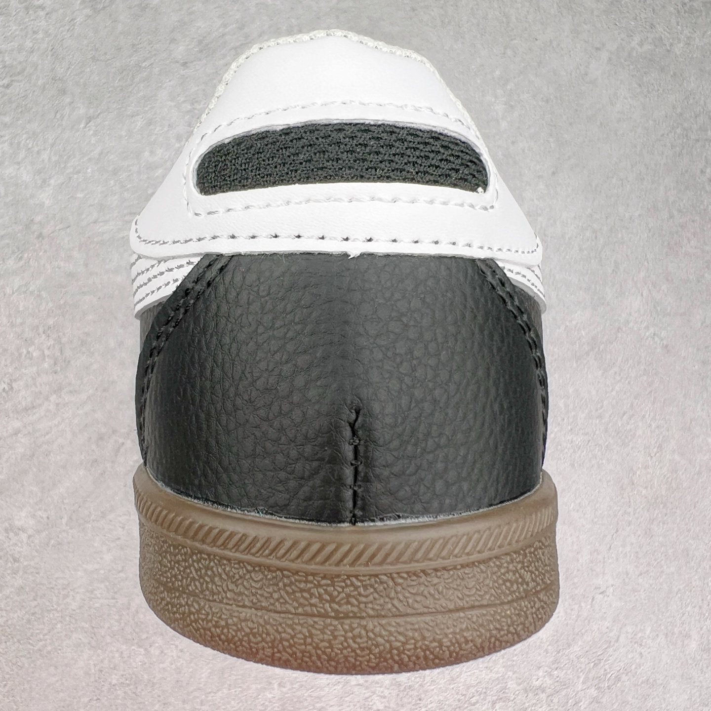 图片[8]-＃特价福利 Asics Onitsuka Tige TOKUTEN 亚瑟士鬼冢虎男女士复古跑鞋街拍潮鞋低帮板鞋经典款中性复古运动鞋 轻盈舒适 时尚与复古与一体 轻盈的款式 适合夏天~简单的设定配合修长的线条 全鞋身均以麖皮打造 散发着日本新一代的潮流品味 无论配衬任何造型都能胜任 Tokuten 精神来自80年代的室内用鞋 T-TOE前足补强设计 环状中底底部结构 橡胶大底元素 防滑耐磨的同时保持着鞋子的轻盈 并提供良好牵引力 脚感柔软舒适 长时间行走也不会觉得脚部不适 经典复刻款 休闲百搭 中性款男女都可穿 尺码：36 37 37.5 38 39 40.5 41.5 42 42.5 43.5 44 45-选品中心