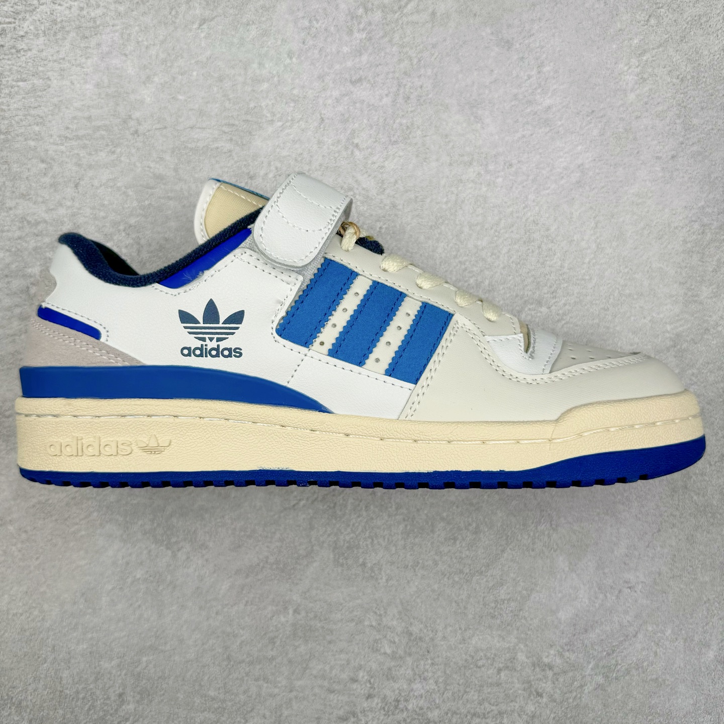 #特价福利 AD Forum 84 Low OG 低帮百搭潮流休闲运动板鞋 以复古篮球鞋的外形为基础 采用皮革拼接 简约百搭 更加贴合舒适 中底内侧网格造型起到点睛之笔 外底橡胶 更显复古 尺码:36 36.5 37.5 38 38.5 39 40 40.5 41 42 42.5 43 44 44.5 45-选品中心