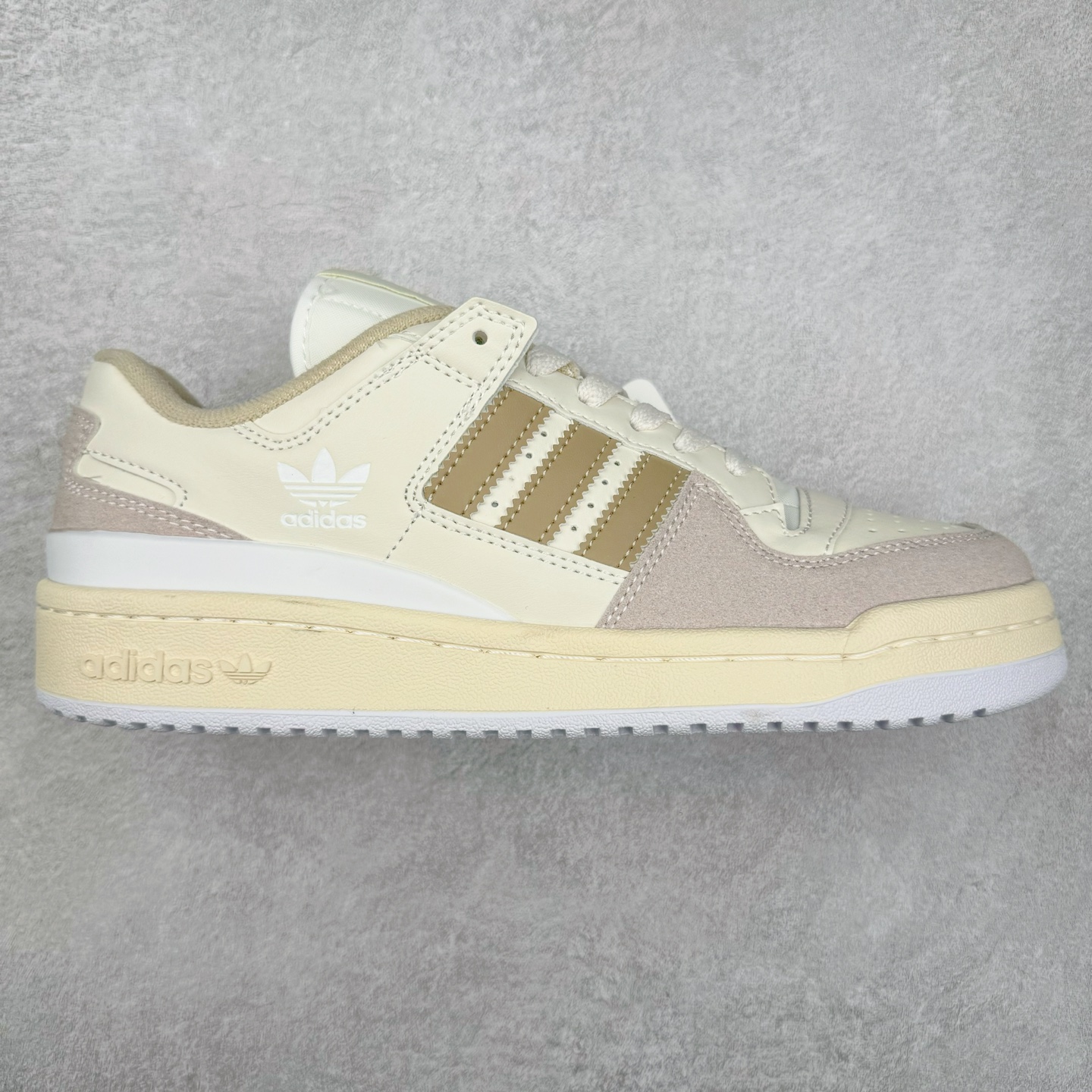 #特价福利 AD Forum 84 Low OG 低帮百搭潮流休闲运动板鞋 以复古篮球鞋的外形为基础 采用皮革拼接 简约百搭 更加贴合舒适 中底内侧网格造型起到点睛之笔 外底橡胶 更显复古 尺码:36 36.5 37.5 38 38.5 39 40 40.5 41 42 42.5 43 44 44.5 45-选品中心