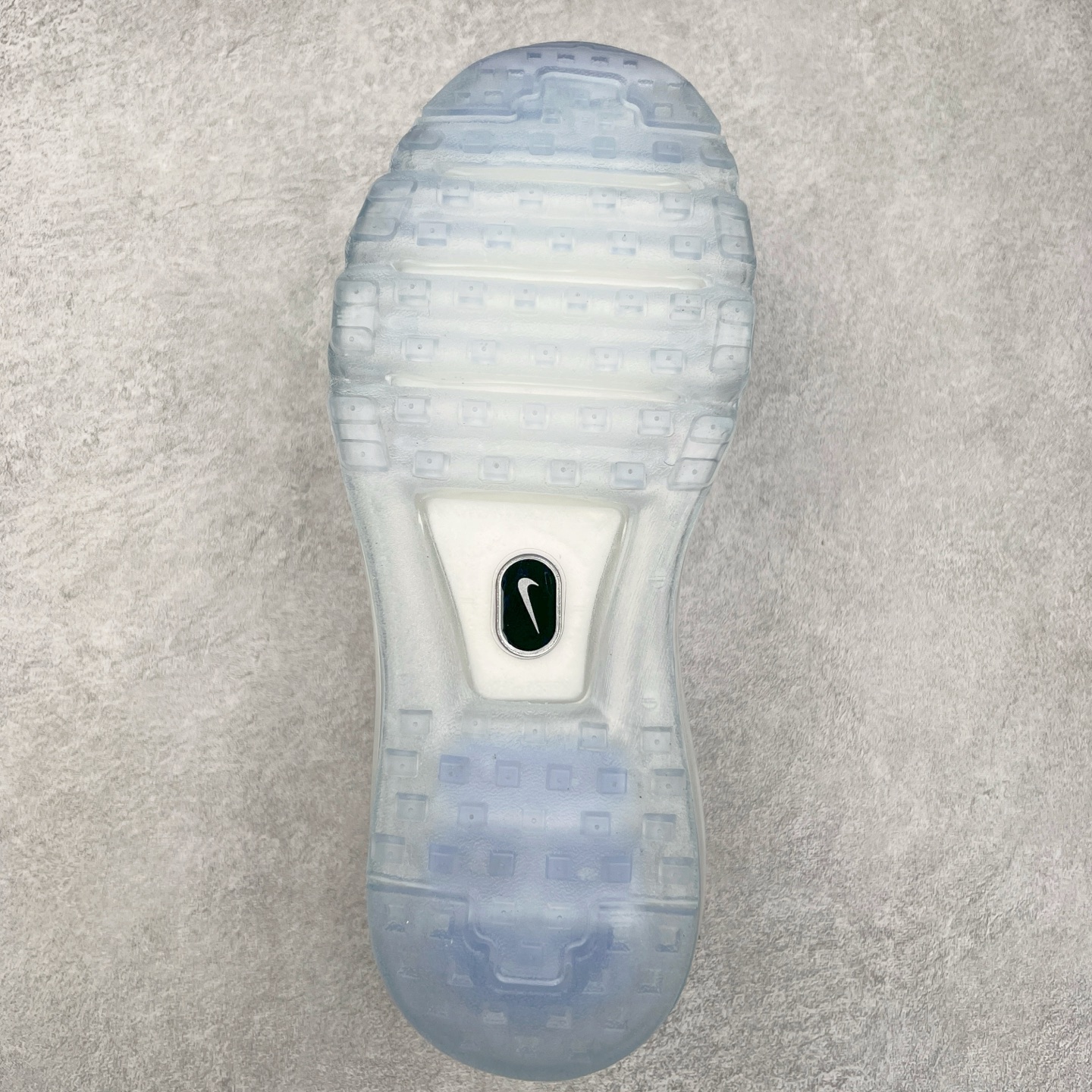 图片[9]-＃纯原 NK Air Max Flyknit 2014 舒适百搭减震耐磨低帮休闲跑步鞋 620469-004 使用备受欢迎的创新FLYKNIT鞋面 一体成形无缝设计将良好的透气性、柔韧性及支撑性完美结合于一身 结合飞线（FLYWIRE）科技 大幅减轻鞋身重量同时 更能根据步态实时调整鞋面的贴合度 如第二层皮肤般轻盈包裹双脚 高性能的缓震性能可将外部冲击力减至最低 让热爱驰骋的你得到可靠的保护 抓地力半透明橡胶外底结合升级版华夫格外底纹路 保证高磨区的耐久性同时更能带给双脚持久稳定的抓地力 无论是路跑或赛道跑 都能为你造就强大功能支持 实拍调校N版已经零色差零失真 百分百还原实物色彩所见即所得 不存在货不对板色差等低级问题 选购参考实物拍摄 不混卖不参货 只用心做好货严格选品 承诺混一赔十 尺码：35.5 36 36.5 37.5 38 38.5 39 40 40.5 41 42 42.5 43 44 44.5 45 46 46.5-选品中心