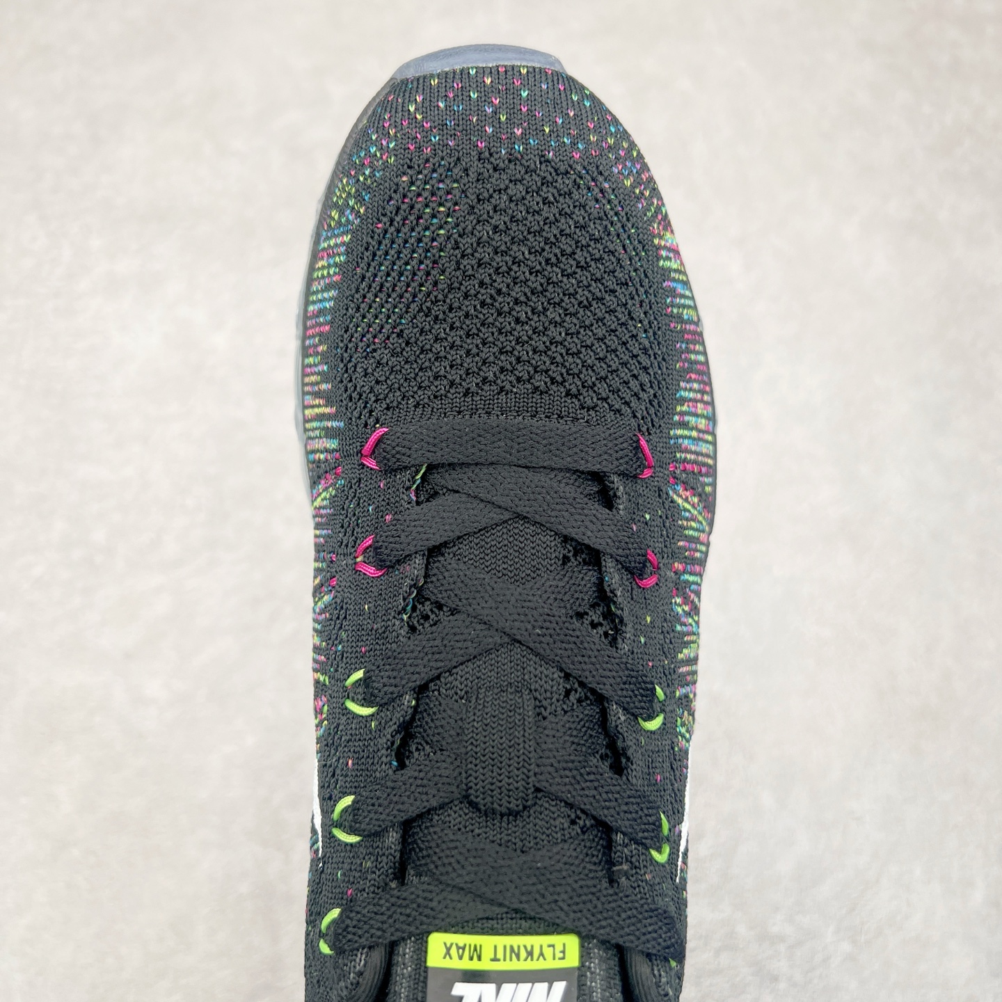 图片[4]-＃纯原 NK Air Max Flyknit 2014 舒适百搭减震耐磨低帮休闲跑步鞋 620469-015 使用备受欢迎的创新FLYKNIT鞋面 一体成形无缝设计将良好的透气性、柔韧性及支撑性完美结合于一身 结合飞线（FLYWIRE）科技 大幅减轻鞋身重量同时 更能根据步态实时调整鞋面的贴合度 如第二层皮肤般轻盈包裹双脚 高性能的缓震性能可将外部冲击力减至最低 让热爱驰骋的你得到可靠的保护 抓地力半透明橡胶外底结合升级版华夫格外底纹路 保证高磨区的耐久性同时更能带给双脚持久稳定的抓地力 无论是路跑或赛道跑 都能为你造就强大功能支持 实拍调校N版已经零色差零失真 百分百还原实物色彩所见即所得 不存在货不对板色差等低级问题 选购参考实物拍摄 不混卖不参货 只用心做好货严格选品 承诺混一赔十 尺码：35.5 36 36.5 37.5 38 38.5 39 40 40.5 41 42 42.5 43 44 44.5 45 46 46.5-选品中心