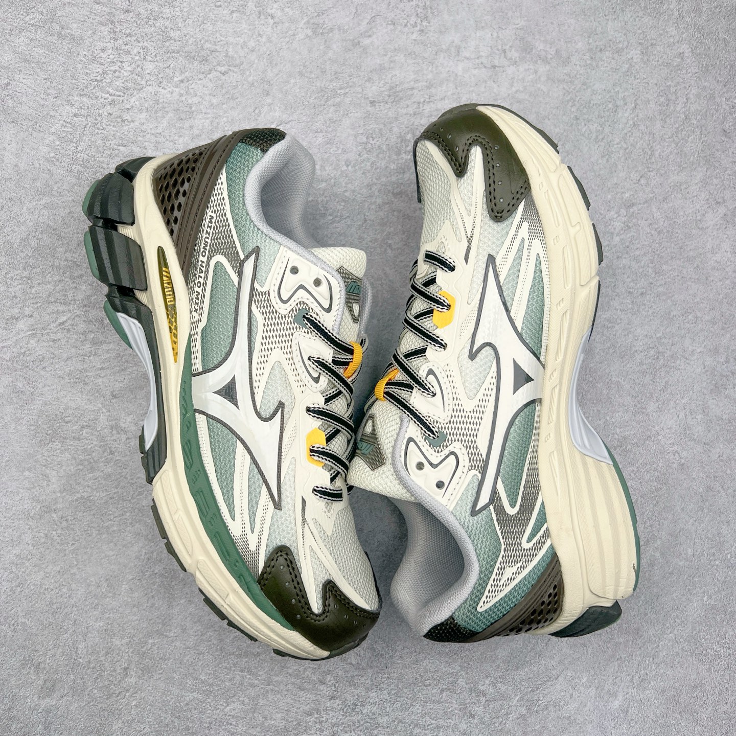 图片[3]-Mizuno Speed 2K 美津浓复古厚底织物合成革防滑耐磨透气低帮休闲跑步鞋 美津浓（Mizuno）是日本美津浓株式会社于1906年创立的运动品牌，经过一个多世纪的不断努力现已成为世界著名的运动器具、服装和鞋类生产商。美津浓力求服务于各类运动项目，并竭力使运动生活更加愉快和振奋。产品种类齐全，覆盖几乎全部主要运动项目，达到30万多个品类。尺码：36 36.5 37.5 38 38.5 39 40 40.5 41 42 42.5 43 44 44.5 45-选品中心