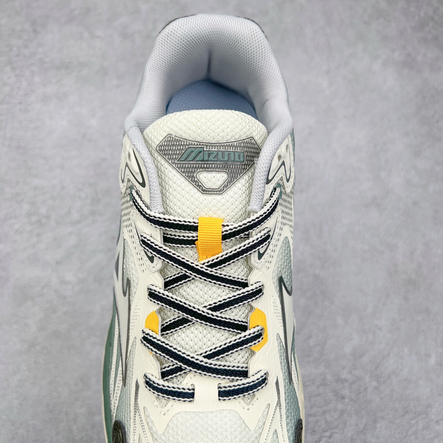 图片[5]-Mizuno Speed 2K 美津浓复古厚底织物合成革防滑耐磨透气低帮休闲跑步鞋 美津浓（Mizuno）是日本美津浓株式会社于1906年创立的运动品牌，经过一个多世纪的不断努力现已成为世界著名的运动器具、服装和鞋类生产商。美津浓力求服务于各类运动项目，并竭力使运动生活更加愉快和振奋。产品种类齐全，覆盖几乎全部主要运动项目，达到30万多个品类。尺码：36 36.5 37.5 38 38.5 39 40 40.5 41 42 42.5 43 44 44.5 45-选品中心