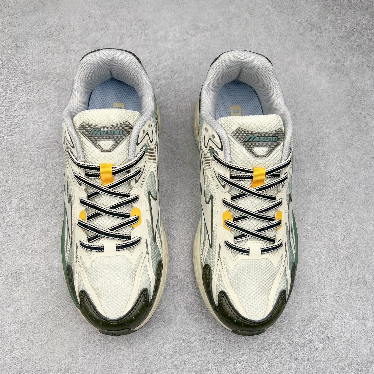 图片[2]-Mizuno Speed 2K 美津浓复古厚底织物合成革防滑耐磨透气低帮休闲跑步鞋 美津浓（Mizuno）是日本美津浓株式会社于1906年创立的运动品牌，经过一个多世纪的不断努力现已成为世界著名的运动器具、服装和鞋类生产商。美津浓力求服务于各类运动项目，并竭力使运动生活更加愉快和振奋。产品种类齐全，覆盖几乎全部主要运动项目，达到30万多个品类。尺码：36 36.5 37.5 38 38.5 39 40 40.5 41 42 42.5 43 44 44.5 45-选品中心