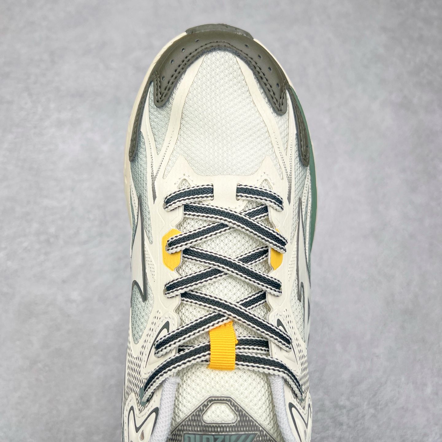 图片[4]-Mizuno Speed 2K 美津浓复古厚底织物合成革防滑耐磨透气低帮休闲跑步鞋 美津浓（Mizuno）是日本美津浓株式会社于1906年创立的运动品牌，经过一个多世纪的不断努力现已成为世界著名的运动器具、服装和鞋类生产商。美津浓力求服务于各类运动项目，并竭力使运动生活更加愉快和振奋。产品种类齐全，覆盖几乎全部主要运动项目，达到30万多个品类。尺码：36 36.5 37.5 38 38.5 39 40 40.5 41 42 42.5 43 44 44.5 45-选品中心