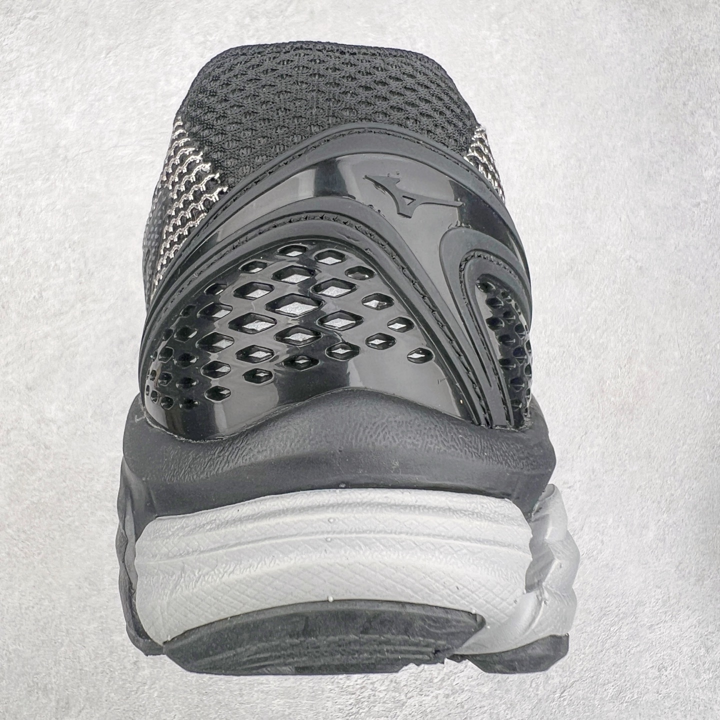 图片[8]-Mizuno Speed 2K 美津浓复古厚底织物合成革防滑耐磨透气低帮休闲跑步鞋 美津浓（Mizuno）是日本美津浓株式会社于1906年创立的运动品牌，经过一个多世纪的不断努力现已成为世界著名的运动器具、服装和鞋类生产商。美津浓力求服务于各类运动项目，并竭力使运动生活更加愉快和振奋。产品种类齐全，覆盖几乎全部主要运动项目，达到30万多个品类。尺码：36 36.5 37.5 38 38.5 39 40 40.5 41 42 42.5 43 44 44.5 45-选品中心