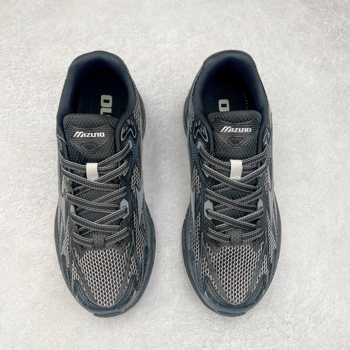 图片[2]-Mizuno Speed 2K 美津浓复古厚底织物合成革防滑耐磨透气低帮休闲跑步鞋 美津浓（Mizuno）是日本美津浓株式会社于1906年创立的运动品牌，经过一个多世纪的不断努力现已成为世界著名的运动器具、服装和鞋类生产商。美津浓力求服务于各类运动项目，并竭力使运动生活更加愉快和振奋。产品种类齐全，覆盖几乎全部主要运动项目，达到30万多个品类。尺码：36 36.5 37.5 38 38.5 39 40 40.5 41 42 42.5 43 44 44.5 45-选品中心