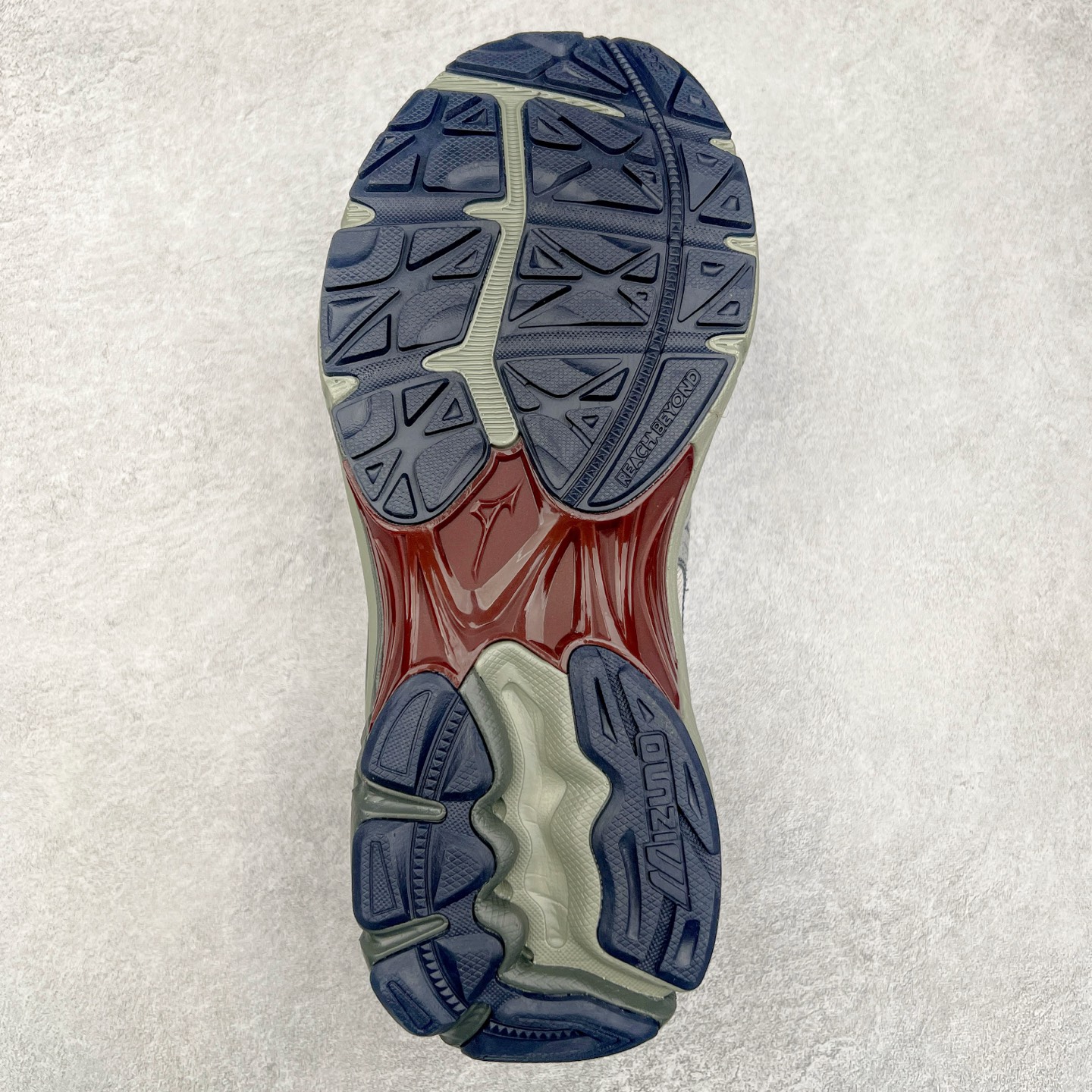 图片[9]-Mizuno Speed 2K 美津浓复古厚底织物合成革防滑耐磨透气低帮休闲跑步鞋 美津浓（Mizuno）是日本美津浓株式会社于1906年创立的运动品牌，经过一个多世纪的不断努力现已成为世界著名的运动器具、服装和鞋类生产商。美津浓力求服务于各类运动项目，并竭力使运动生活更加愉快和振奋。产品种类齐全，覆盖几乎全部主要运动项目，达到30万多个品类。尺码：36 36.5 37.5 38 38.5 39 40 40.5 41 42 42.5 43 44 44.5 45-选品中心