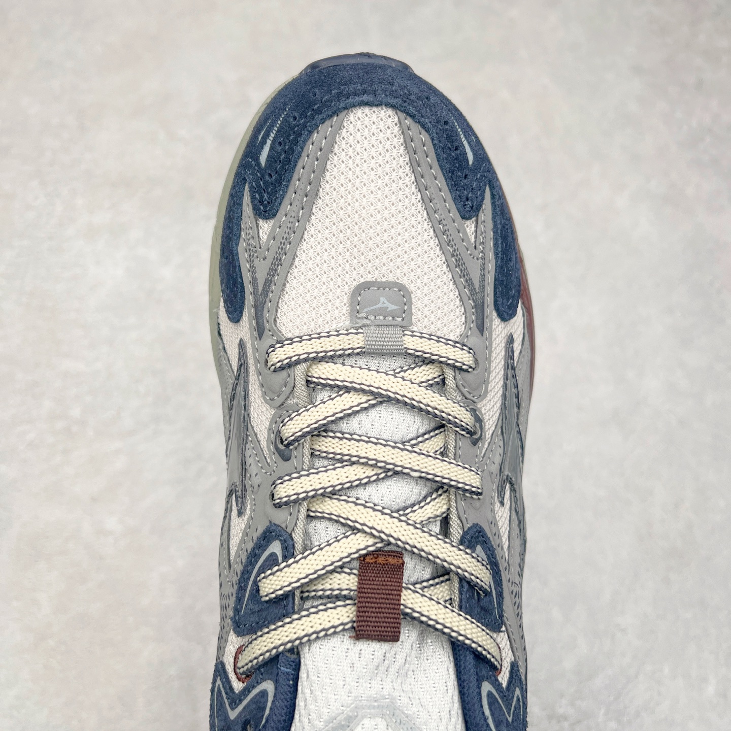 图片[4]-Mizuno Speed 2K 美津浓复古厚底织物合成革防滑耐磨透气低帮休闲跑步鞋 美津浓（Mizuno）是日本美津浓株式会社于1906年创立的运动品牌，经过一个多世纪的不断努力现已成为世界著名的运动器具、服装和鞋类生产商。美津浓力求服务于各类运动项目，并竭力使运动生活更加愉快和振奋。产品种类齐全，覆盖几乎全部主要运动项目，达到30万多个品类。尺码：36 36.5 37.5 38 38.5 39 40 40.5 41 42 42.5 43 44 44.5 45-选品中心