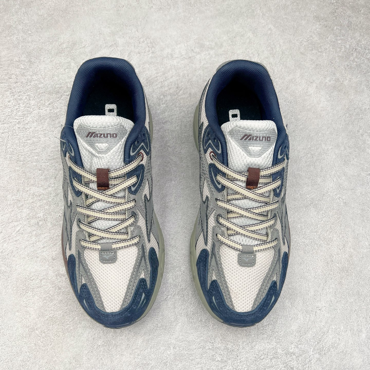 图片[2]-Mizuno Speed 2K 美津浓复古厚底织物合成革防滑耐磨透气低帮休闲跑步鞋 美津浓（Mizuno）是日本美津浓株式会社于1906年创立的运动品牌，经过一个多世纪的不断努力现已成为世界著名的运动器具、服装和鞋类生产商。美津浓力求服务于各类运动项目，并竭力使运动生活更加愉快和振奋。产品种类齐全，覆盖几乎全部主要运动项目，达到30万多个品类。尺码：36 36.5 37.5 38 38.5 39 40 40.5 41 42 42.5 43 44 44.5 45-选品中心