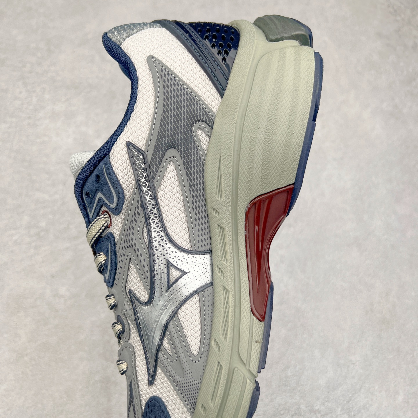 图片[7]-Mizuno Speed 2K 美津浓复古厚底织物合成革防滑耐磨透气低帮休闲跑步鞋 美津浓（Mizuno）是日本美津浓株式会社于1906年创立的运动品牌，经过一个多世纪的不断努力现已成为世界著名的运动器具、服装和鞋类生产商。美津浓力求服务于各类运动项目，并竭力使运动生活更加愉快和振奋。产品种类齐全，覆盖几乎全部主要运动项目，达到30万多个品类。尺码：36 36.5 37.5 38 38.5 39 40 40.5 41 42 42.5 43 44 44.5 45-选品中心