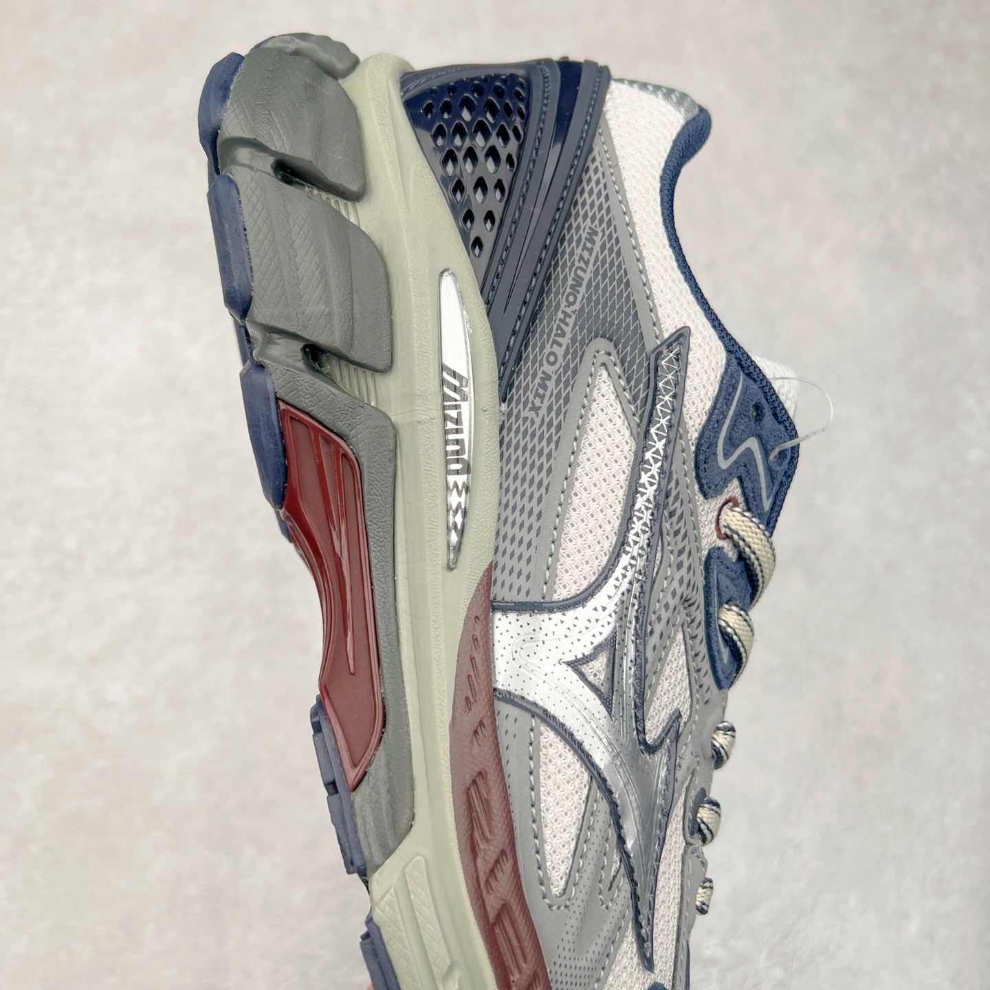 图片[6]-Mizuno Speed 2K 美津浓复古厚底织物合成革防滑耐磨透气低帮休闲跑步鞋 美津浓（Mizuno）是日本美津浓株式会社于1906年创立的运动品牌，经过一个多世纪的不断努力现已成为世界著名的运动器具、服装和鞋类生产商。美津浓力求服务于各类运动项目，并竭力使运动生活更加愉快和振奋。产品种类齐全，覆盖几乎全部主要运动项目，达到30万多个品类。尺码：36 36.5 37.5 38 38.5 39 40 40.5 41 42 42.5 43 44 44.5 45-选品中心