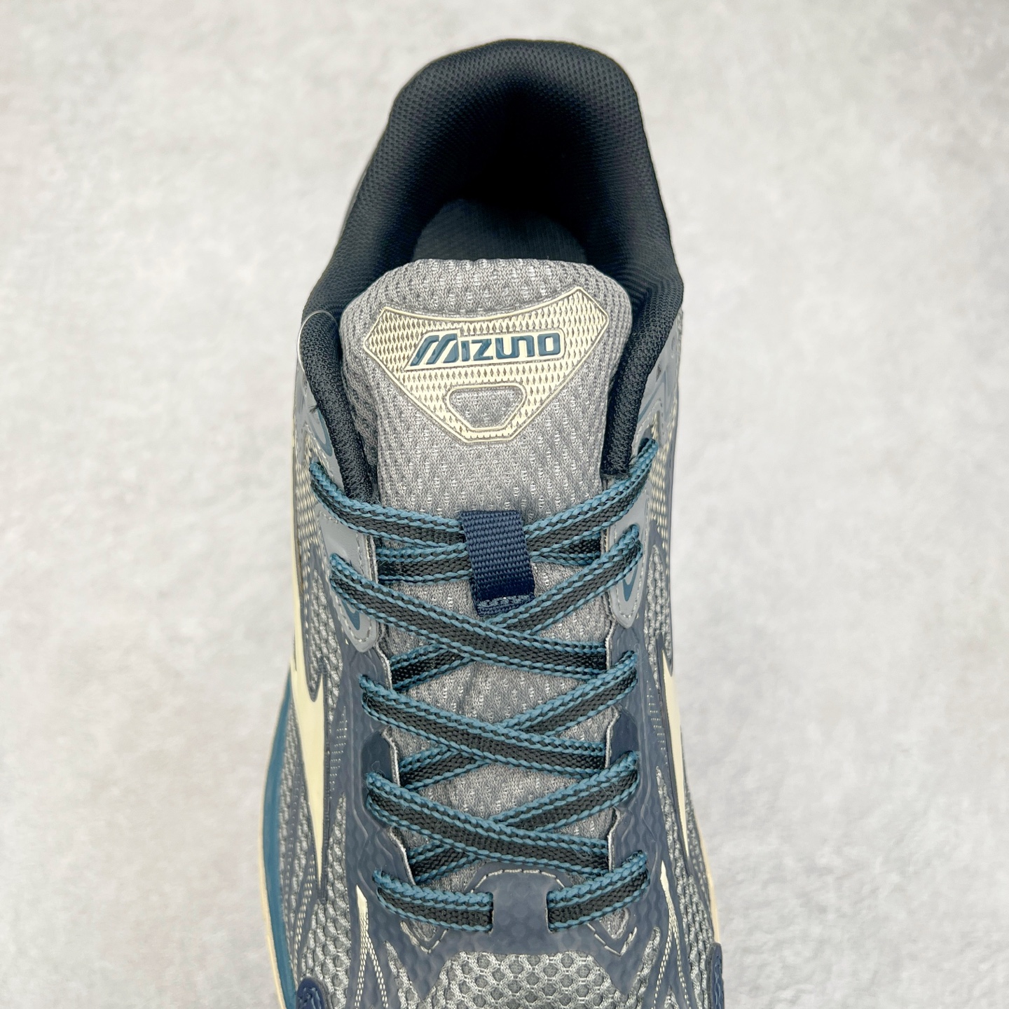 图片[5]-Mizuno Speed 2K 美津浓复古厚底织物合成革防滑耐磨透气低帮休闲跑步鞋 美津浓（Mizuno）是日本美津浓株式会社于1906年创立的运动品牌，经过一个多世纪的不断努力现已成为世界著名的运动器具、服装和鞋类生产商。美津浓力求服务于各类运动项目，并竭力使运动生活更加愉快和振奋。产品种类齐全，覆盖几乎全部主要运动项目，达到30万多个品类。尺码：36 36.5 37.5 38 38.5 39 40 40.5 41 42 42.5 43 44 44.5 45-选品中心