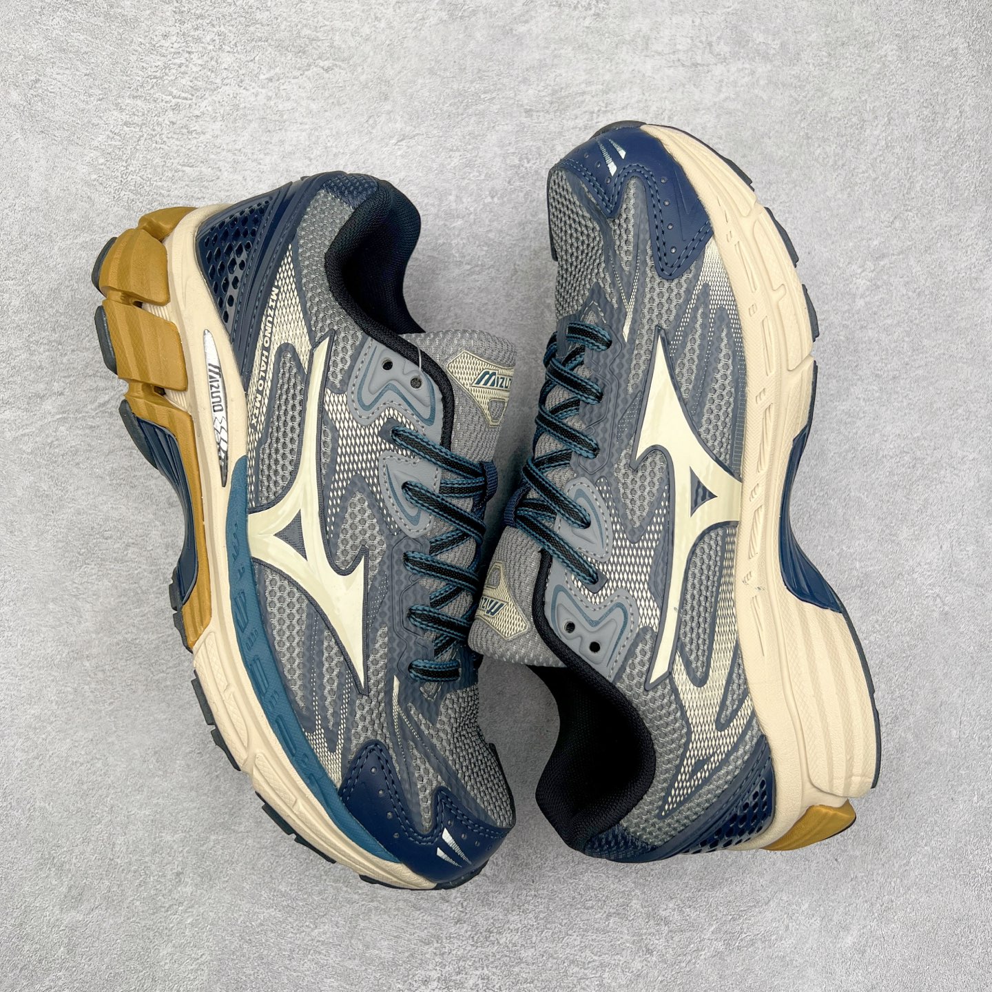 图片[3]-Mizuno Speed 2K 美津浓复古厚底织物合成革防滑耐磨透气低帮休闲跑步鞋 美津浓（Mizuno）是日本美津浓株式会社于1906年创立的运动品牌，经过一个多世纪的不断努力现已成为世界著名的运动器具、服装和鞋类生产商。美津浓力求服务于各类运动项目，并竭力使运动生活更加愉快和振奋。产品种类齐全，覆盖几乎全部主要运动项目，达到30万多个品类。尺码：36 36.5 37.5 38 38.5 39 40 40.5 41 42 42.5 43 44 44.5 45-选品中心