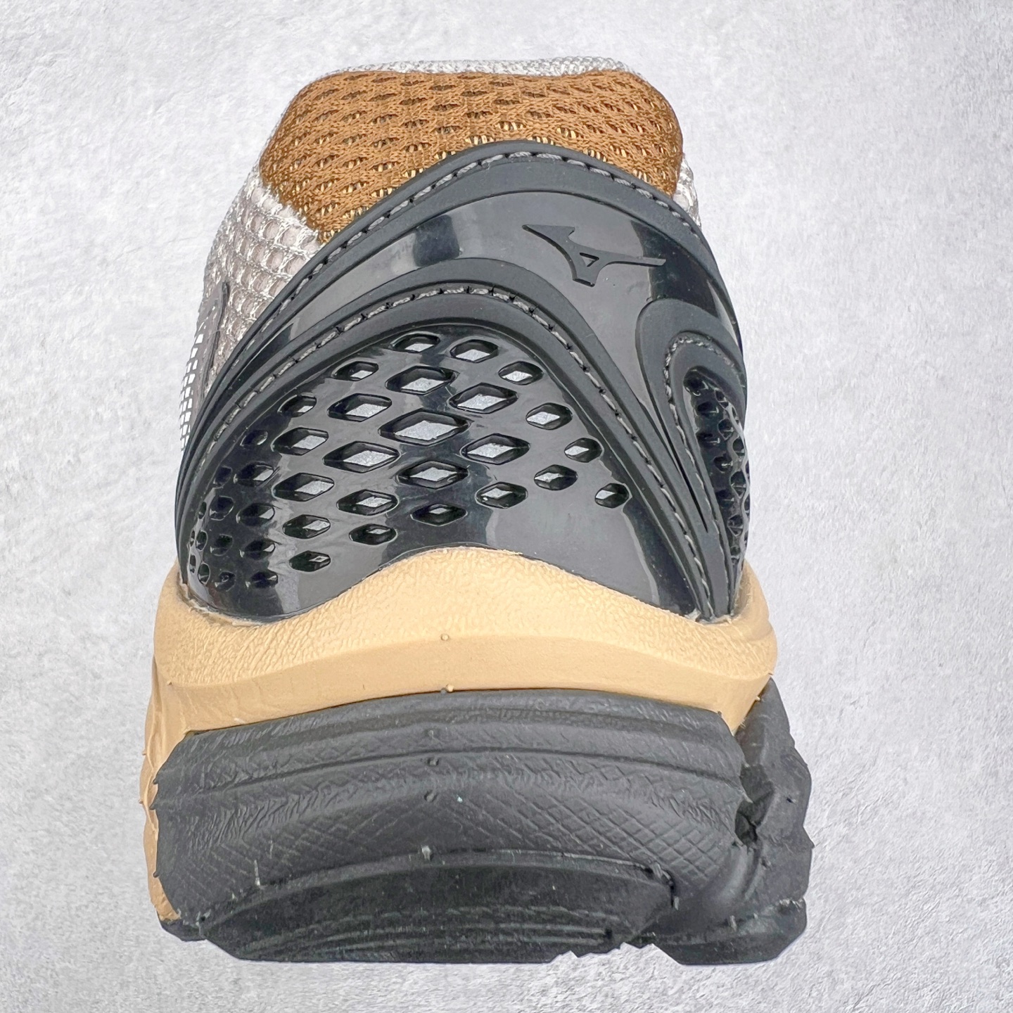 图片[8]-Mizuno Speed 2K 美津浓复古厚底织物合成革防滑耐磨透气低帮休闲跑步鞋 美津浓（Mizuno）是日本美津浓株式会社于1906年创立的运动品牌，经过一个多世纪的不断努力现已成为世界著名的运动器具、服装和鞋类生产商。美津浓力求服务于各类运动项目，并竭力使运动生活更加愉快和振奋。产品种类齐全，覆盖几乎全部主要运动项目，达到30万多个品类。尺码：36 36.5 37.5 38 38.5 39 40 40.5 41 42 42.5 43 44 44.5 45-选品中心