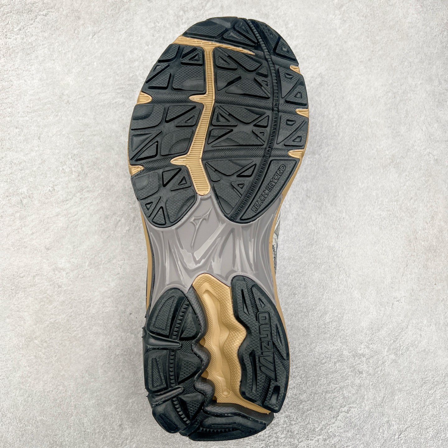 图片[9]-Mizuno Speed 2K 美津浓复古厚底织物合成革防滑耐磨透气低帮休闲跑步鞋 美津浓（Mizuno）是日本美津浓株式会社于1906年创立的运动品牌，经过一个多世纪的不断努力现已成为世界著名的运动器具、服装和鞋类生产商。美津浓力求服务于各类运动项目，并竭力使运动生活更加愉快和振奋。产品种类齐全，覆盖几乎全部主要运动项目，达到30万多个品类。尺码：36 36.5 37.5 38 38.5 39 40 40.5 41 42 42.5 43 44 44.5 45-选品中心