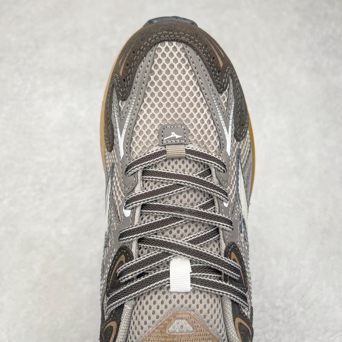 图片[4]-Mizuno Speed 2K 美津浓复古厚底织物合成革防滑耐磨透气低帮休闲跑步鞋 美津浓（Mizuno）是日本美津浓株式会社于1906年创立的运动品牌，经过一个多世纪的不断努力现已成为世界著名的运动器具、服装和鞋类生产商。美津浓力求服务于各类运动项目，并竭力使运动生活更加愉快和振奋。产品种类齐全，覆盖几乎全部主要运动项目，达到30万多个品类。尺码：36 36.5 37.5 38 38.5 39 40 40.5 41 42 42.5 43 44 44.5 45-选品中心