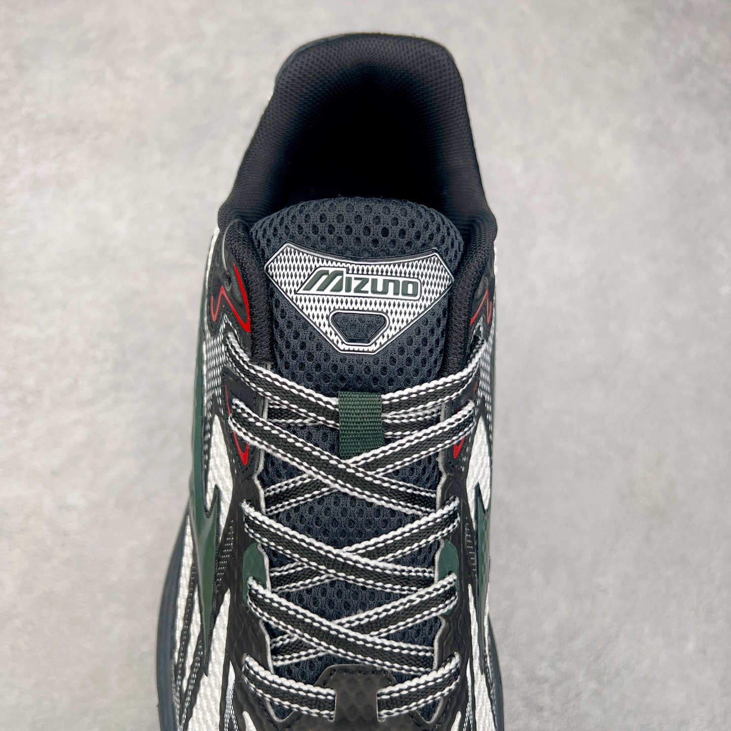 图片[5]-Mizuno Speed 2K 美津浓复古厚底织物合成革防滑耐磨透气低帮休闲跑步鞋 美津浓（Mizuno）是日本美津浓株式会社于1906年创立的运动品牌，经过一个多世纪的不断努力现已成为世界著名的运动器具、服装和鞋类生产商。美津浓力求服务于各类运动项目，并竭力使运动生活更加愉快和振奋。产品种类齐全，覆盖几乎全部主要运动项目，达到30万多个品类。尺码：36 36.5 37.5 38 38.5 39 40 40.5 41 42 42.5 43 44 44.5 45-选品中心