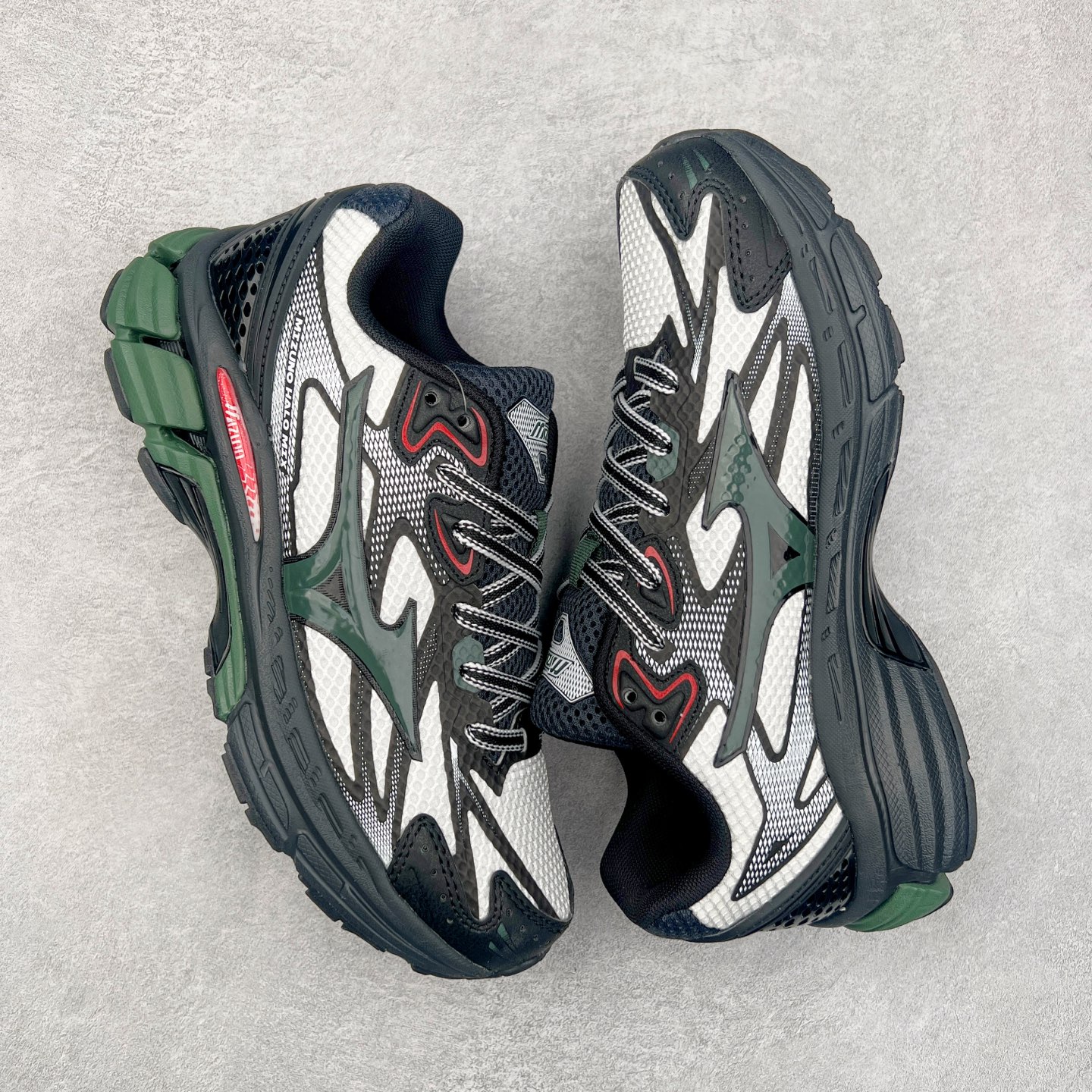 图片[3]-Mizuno Speed 2K 美津浓复古厚底织物合成革防滑耐磨透气低帮休闲跑步鞋 美津浓（Mizuno）是日本美津浓株式会社于1906年创立的运动品牌，经过一个多世纪的不断努力现已成为世界著名的运动器具、服装和鞋类生产商。美津浓力求服务于各类运动项目，并竭力使运动生活更加愉快和振奋。产品种类齐全，覆盖几乎全部主要运动项目，达到30万多个品类。尺码：36 36.5 37.5 38 38.5 39 40 40.5 41 42 42.5 43 44 44.5 45-选品中心