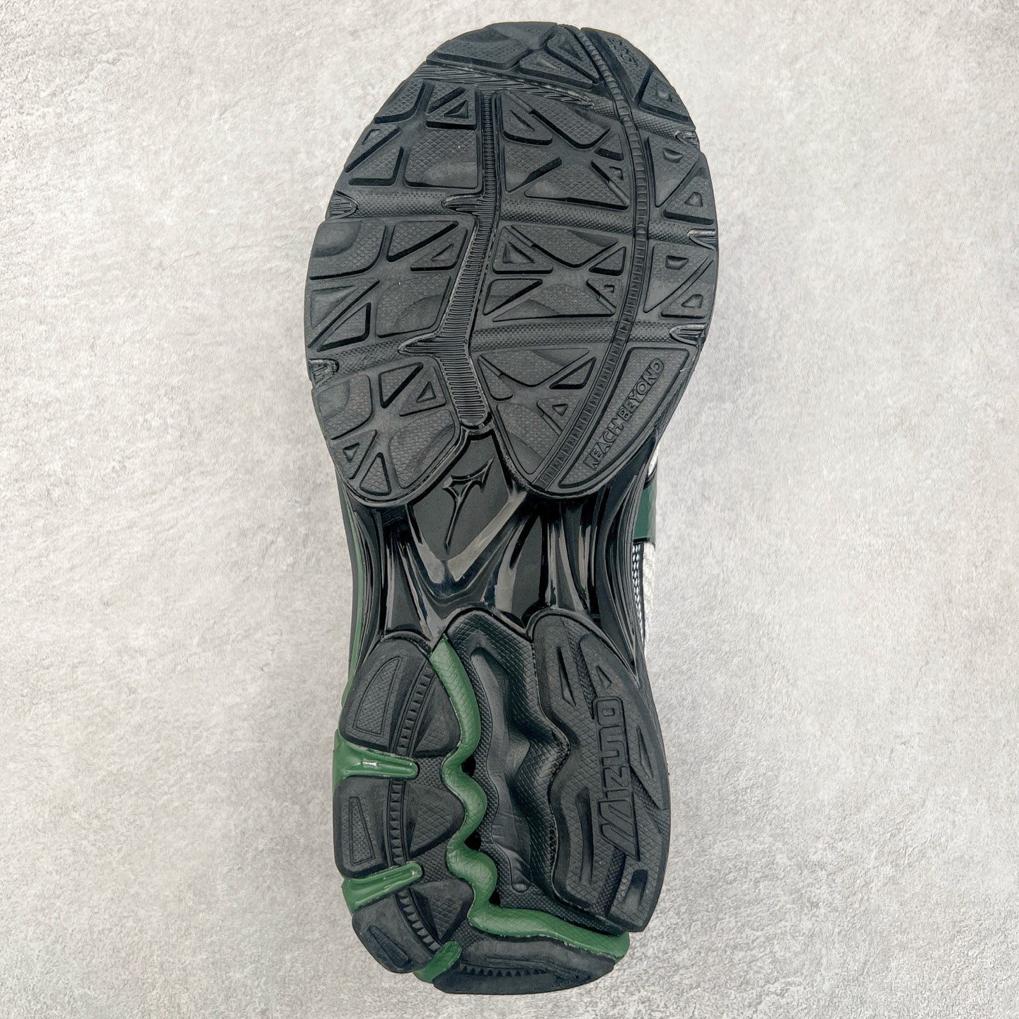 图片[9]-Mizuno Speed 2K 美津浓复古厚底织物合成革防滑耐磨透气低帮休闲跑步鞋 美津浓（Mizuno）是日本美津浓株式会社于1906年创立的运动品牌，经过一个多世纪的不断努力现已成为世界著名的运动器具、服装和鞋类生产商。美津浓力求服务于各类运动项目，并竭力使运动生活更加愉快和振奋。产品种类齐全，覆盖几乎全部主要运动项目，达到30万多个品类。尺码：36 36.5 37.5 38 38.5 39 40 40.5 41 42 42.5 43 44 44.5 45-选品中心