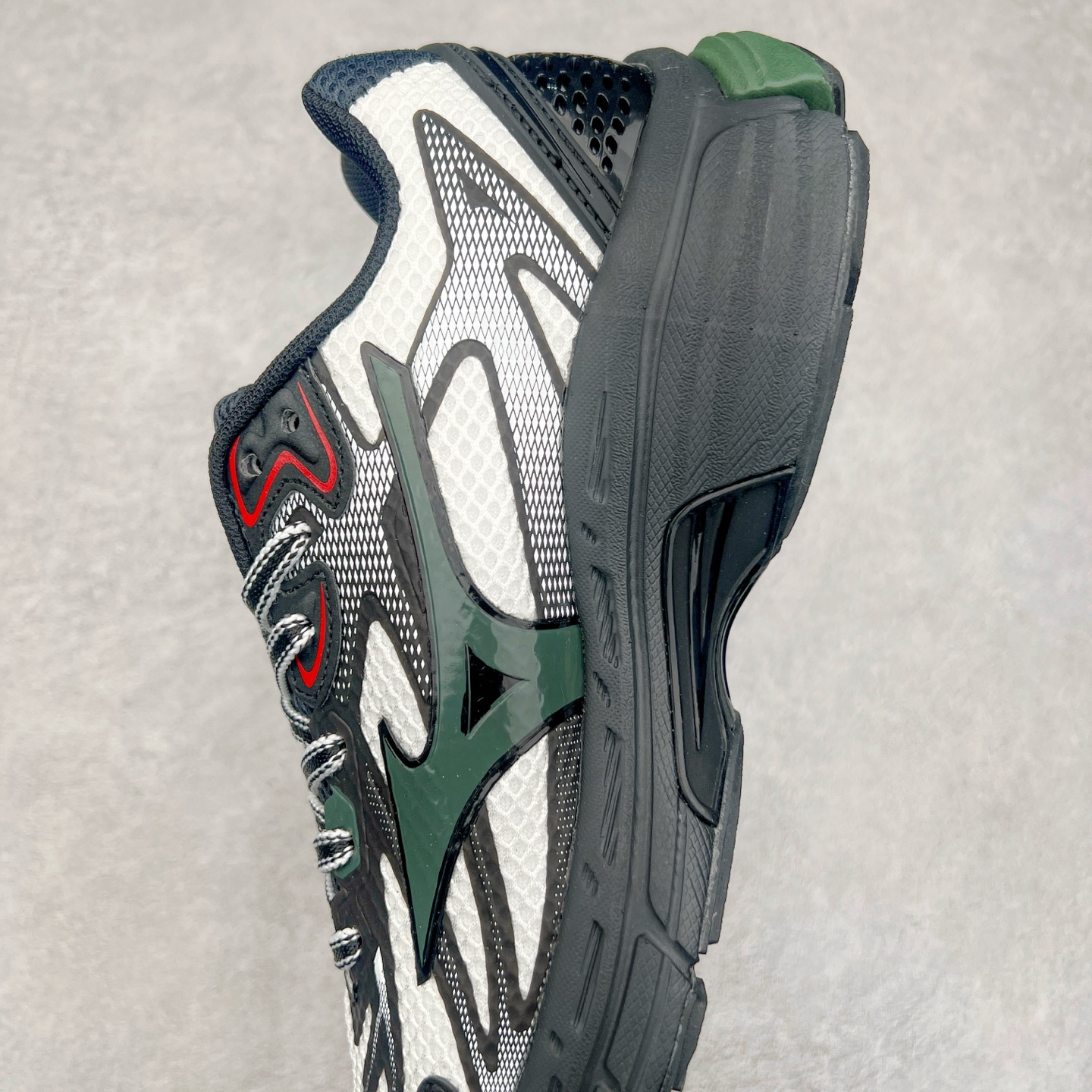 图片[7]-Mizuno Speed 2K 美津浓复古厚底织物合成革防滑耐磨透气低帮休闲跑步鞋 美津浓（Mizuno）是日本美津浓株式会社于1906年创立的运动品牌，经过一个多世纪的不断努力现已成为世界著名的运动器具、服装和鞋类生产商。美津浓力求服务于各类运动项目，并竭力使运动生活更加愉快和振奋。产品种类齐全，覆盖几乎全部主要运动项目，达到30万多个品类。尺码：36 36.5 37.5 38 38.5 39 40 40.5 41 42 42.5 43 44 44.5 45-选品中心