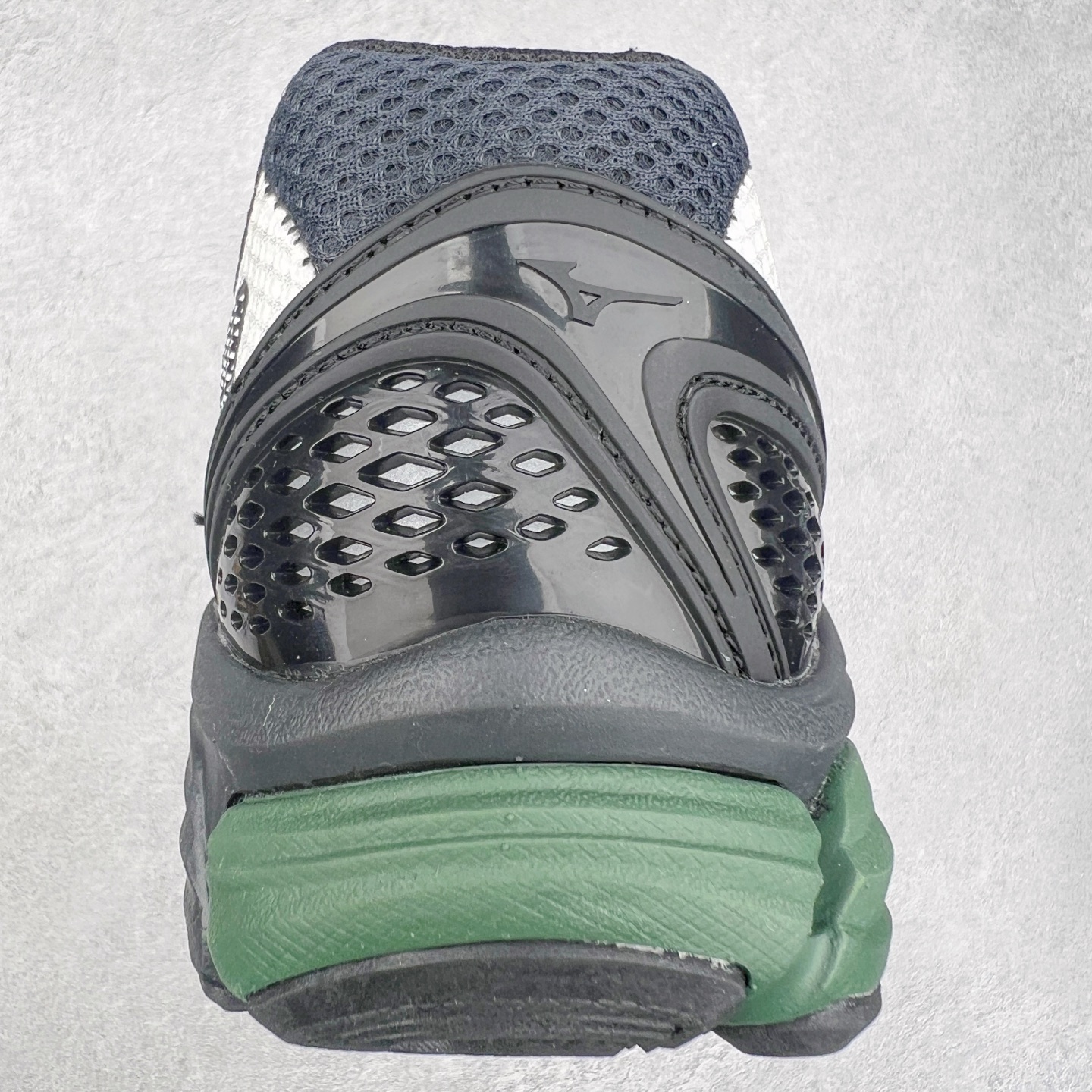 图片[8]-Mizuno Speed 2K 美津浓复古厚底织物合成革防滑耐磨透气低帮休闲跑步鞋 美津浓（Mizuno）是日本美津浓株式会社于1906年创立的运动品牌，经过一个多世纪的不断努力现已成为世界著名的运动器具、服装和鞋类生产商。美津浓力求服务于各类运动项目，并竭力使运动生活更加愉快和振奋。产品种类齐全，覆盖几乎全部主要运动项目，达到30万多个品类。尺码：36 36.5 37.5 38 38.5 39 40 40.5 41 42 42.5 43 44 44.5 45-选品中心