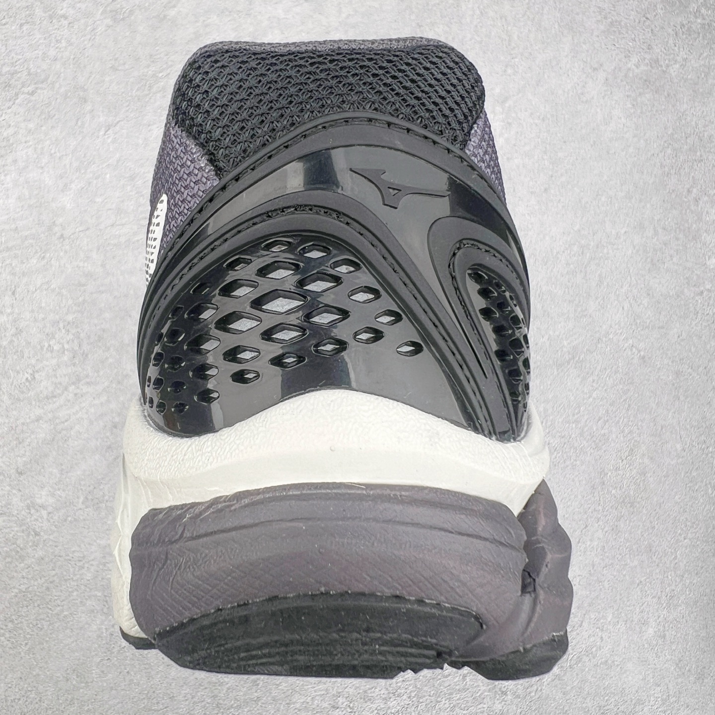 图片[8]-Mizuno Speed 2K 美津浓复古厚底织物合成革防滑耐磨透气低帮休闲跑步鞋 美津浓（Mizuno）是日本美津浓株式会社于1906年创立的运动品牌，经过一个多世纪的不断努力现已成为世界著名的运动器具、服装和鞋类生产商。美津浓力求服务于各类运动项目，并竭力使运动生活更加愉快和振奋。产品种类齐全，覆盖几乎全部主要运动项目，达到30万多个品类。尺码：36 36.5 37.5 38 38.5 39 40 40.5 41 42 42.5 43 44 44.5 45-选品中心