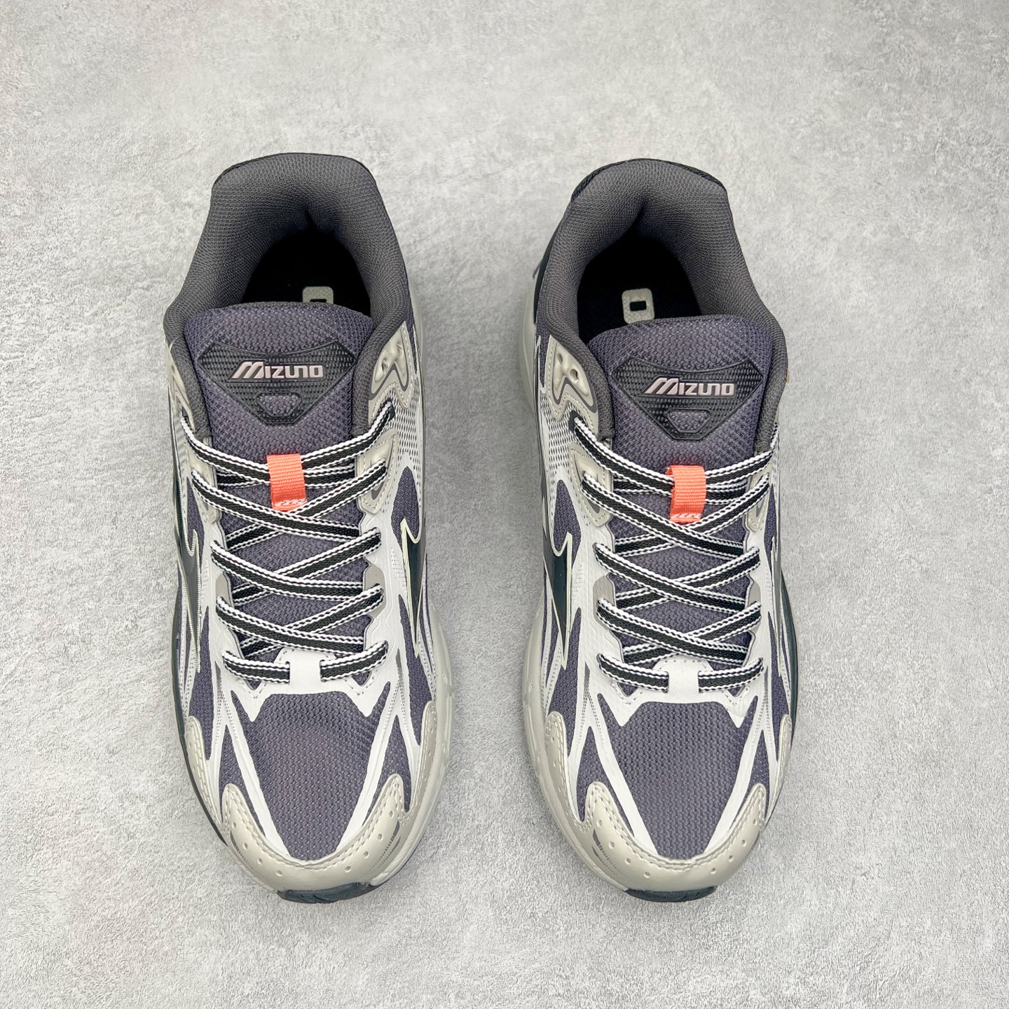 图片[2]-Mizuno Speed 2K 美津浓复古厚底织物合成革防滑耐磨透气低帮休闲跑步鞋 美津浓（Mizuno）是日本美津浓株式会社于1906年创立的运动品牌，经过一个多世纪的不断努力现已成为世界著名的运动器具、服装和鞋类生产商。美津浓力求服务于各类运动项目，并竭力使运动生活更加愉快和振奋。产品种类齐全，覆盖几乎全部主要运动项目，达到30万多个品类。尺码：36 36.5 37.5 38 38.5 39 40 40.5 41 42 42.5 43 44 44.5 45-选品中心