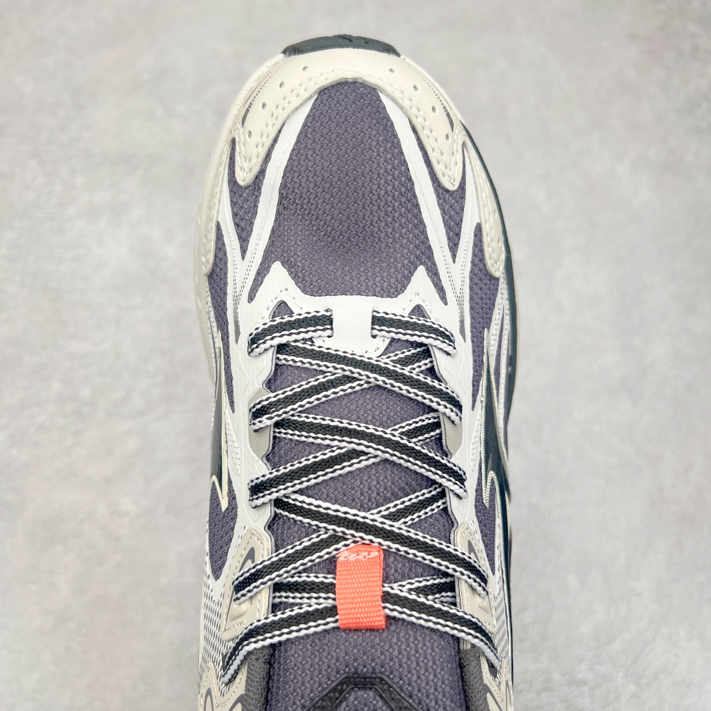 图片[4]-Mizuno Speed 2K 美津浓复古厚底织物合成革防滑耐磨透气低帮休闲跑步鞋 美津浓（Mizuno）是日本美津浓株式会社于1906年创立的运动品牌，经过一个多世纪的不断努力现已成为世界著名的运动器具、服装和鞋类生产商。美津浓力求服务于各类运动项目，并竭力使运动生活更加愉快和振奋。产品种类齐全，覆盖几乎全部主要运动项目，达到30万多个品类。尺码：36 36.5 37.5 38 38.5 39 40 40.5 41 42 42.5 43 44 44.5 45-选品中心