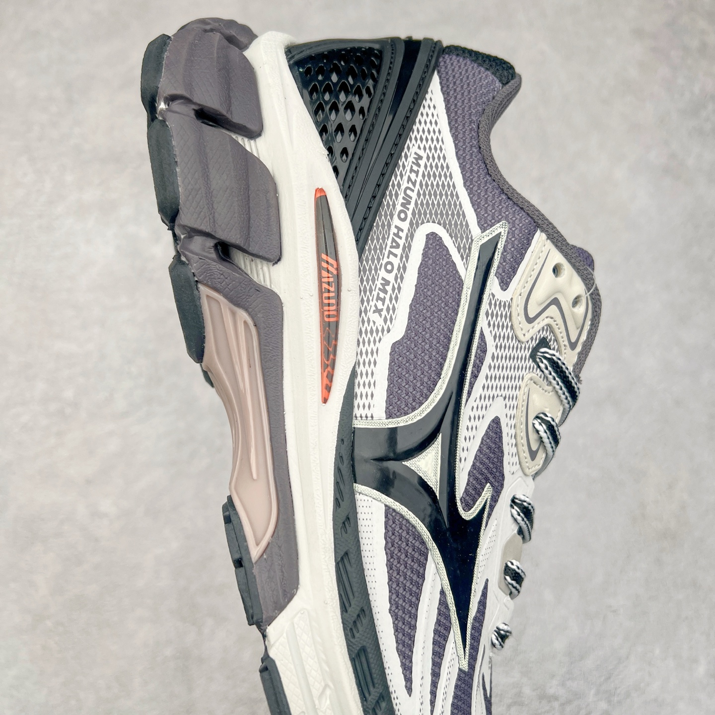 图片[6]-Mizuno Speed 2K 美津浓复古厚底织物合成革防滑耐磨透气低帮休闲跑步鞋 美津浓（Mizuno）是日本美津浓株式会社于1906年创立的运动品牌，经过一个多世纪的不断努力现已成为世界著名的运动器具、服装和鞋类生产商。美津浓力求服务于各类运动项目，并竭力使运动生活更加愉快和振奋。产品种类齐全，覆盖几乎全部主要运动项目，达到30万多个品类。尺码：36 36.5 37.5 38 38.5 39 40 40.5 41 42 42.5 43 44 44.5 45-选品中心