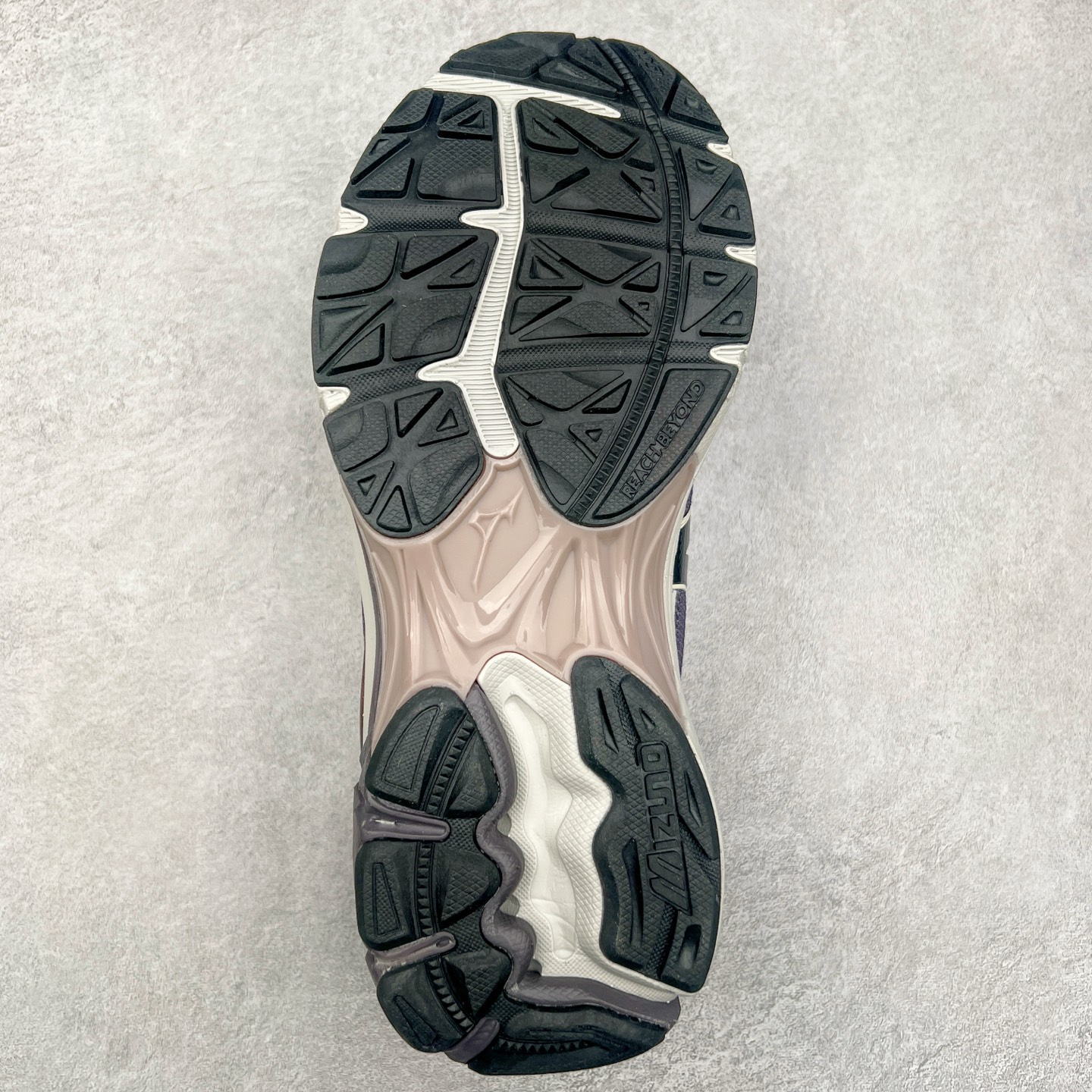 图片[9]-Mizuno Speed 2K 美津浓复古厚底织物合成革防滑耐磨透气低帮休闲跑步鞋 美津浓（Mizuno）是日本美津浓株式会社于1906年创立的运动品牌，经过一个多世纪的不断努力现已成为世界著名的运动器具、服装和鞋类生产商。美津浓力求服务于各类运动项目，并竭力使运动生活更加愉快和振奋。产品种类齐全，覆盖几乎全部主要运动项目，达到30万多个品类。尺码：36 36.5 37.5 38 38.5 39 40 40.5 41 42 42.5 43 44 44.5 45-选品中心