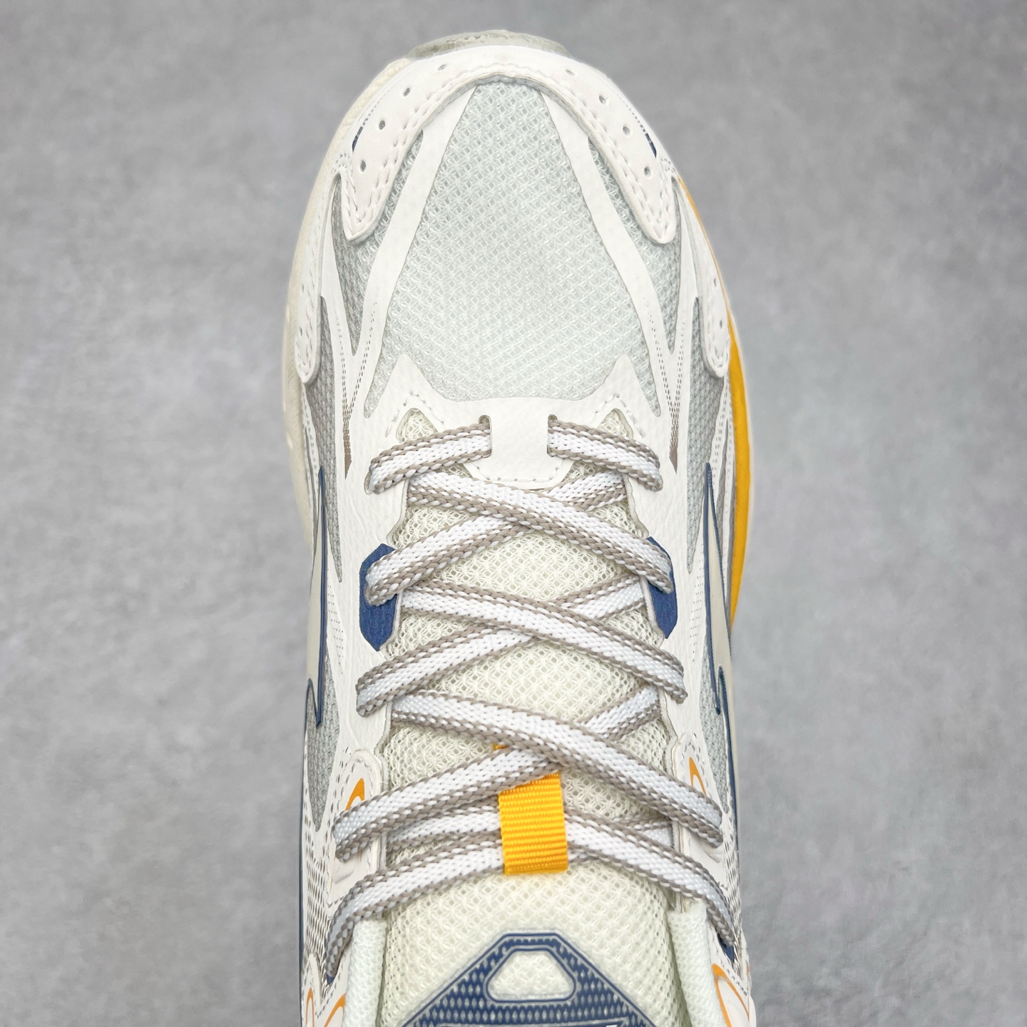 图片[4]-Mizuno Speed 2K 美津浓复古厚底织物合成革防滑耐磨透气低帮休闲跑步鞋 美津浓（Mizuno）是日本美津浓株式会社于1906年创立的运动品牌，经过一个多世纪的不断努力现已成为世界著名的运动器具、服装和鞋类生产商。美津浓力求服务于各类运动项目，并竭力使运动生活更加愉快和振奋。产品种类齐全，覆盖几乎全部主要运动项目，达到30万多个品类。尺码：36 36.5 37.5 38 38.5 39 40 40.5 41 42 42.5 43 44 44.5 45-选品中心