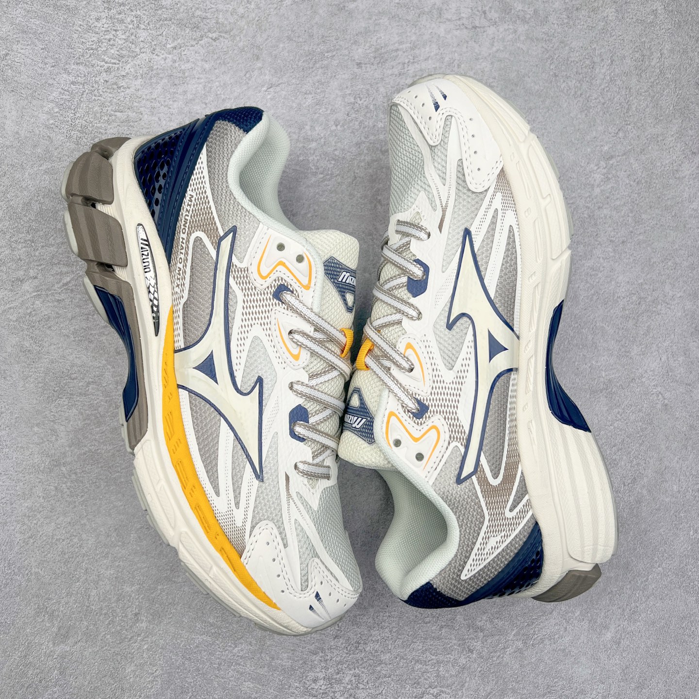 图片[3]-Mizuno Speed 2K 美津浓复古厚底织物合成革防滑耐磨透气低帮休闲跑步鞋 美津浓（Mizuno）是日本美津浓株式会社于1906年创立的运动品牌，经过一个多世纪的不断努力现已成为世界著名的运动器具、服装和鞋类生产商。美津浓力求服务于各类运动项目，并竭力使运动生活更加愉快和振奋。产品种类齐全，覆盖几乎全部主要运动项目，达到30万多个品类。尺码：36 36.5 37.5 38 38.5 39 40 40.5 41 42 42.5 43 44 44.5 45-选品中心