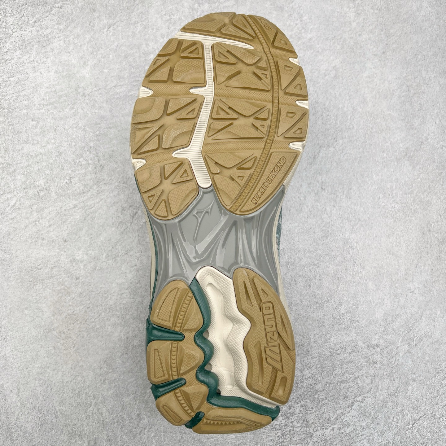 图片[9]-Mizuno Speed 2K 美津浓复古厚底织物合成革防滑耐磨透气低帮休闲跑步鞋 美津浓（Mizuno）是日本美津浓株式会社于1906年创立的运动品牌，经过一个多世纪的不断努力现已成为世界著名的运动器具、服装和鞋类生产商。美津浓力求服务于各类运动项目，并竭力使运动生活更加愉快和振奋。产品种类齐全，覆盖几乎全部主要运动项目，达到30万多个品类。尺码：36 36.5 37.5 38 38.5 39 40 40.5 41 42 42.5 43 44 44.5 45-选品中心