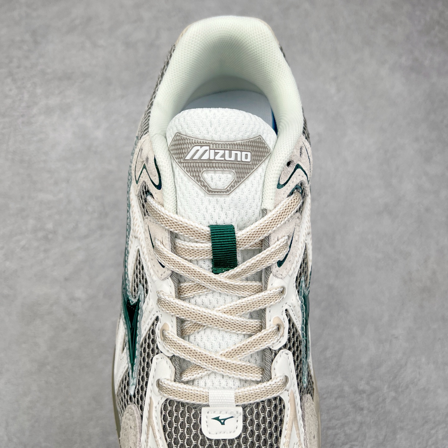 图片[5]-Mizuno Speed 2K 美津浓复古厚底织物合成革防滑耐磨透气低帮休闲跑步鞋 美津浓（Mizuno）是日本美津浓株式会社于1906年创立的运动品牌，经过一个多世纪的不断努力现已成为世界著名的运动器具、服装和鞋类生产商。美津浓力求服务于各类运动项目，并竭力使运动生活更加愉快和振奋。产品种类齐全，覆盖几乎全部主要运动项目，达到30万多个品类。尺码：36 36.5 37.5 38 38.5 39 40 40.5 41 42 42.5 43 44 44.5 45-选品中心