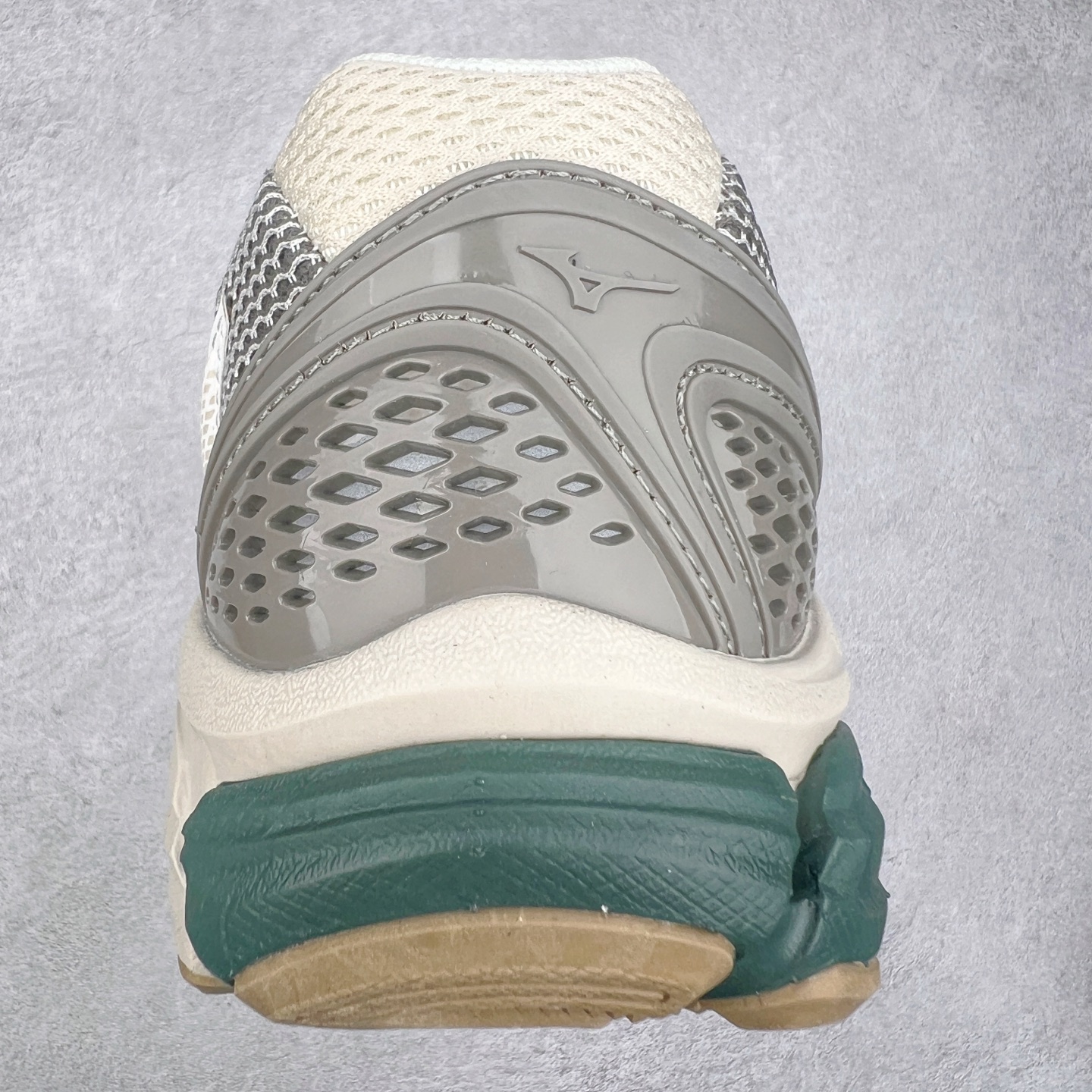 图片[8]-Mizuno Speed 2K 美津浓复古厚底织物合成革防滑耐磨透气低帮休闲跑步鞋 美津浓（Mizuno）是日本美津浓株式会社于1906年创立的运动品牌，经过一个多世纪的不断努力现已成为世界著名的运动器具、服装和鞋类生产商。美津浓力求服务于各类运动项目，并竭力使运动生活更加愉快和振奋。产品种类齐全，覆盖几乎全部主要运动项目，达到30万多个品类。尺码：36 36.5 37.5 38 38.5 39 40 40.5 41 42 42.5 43 44 44.5 45-选品中心