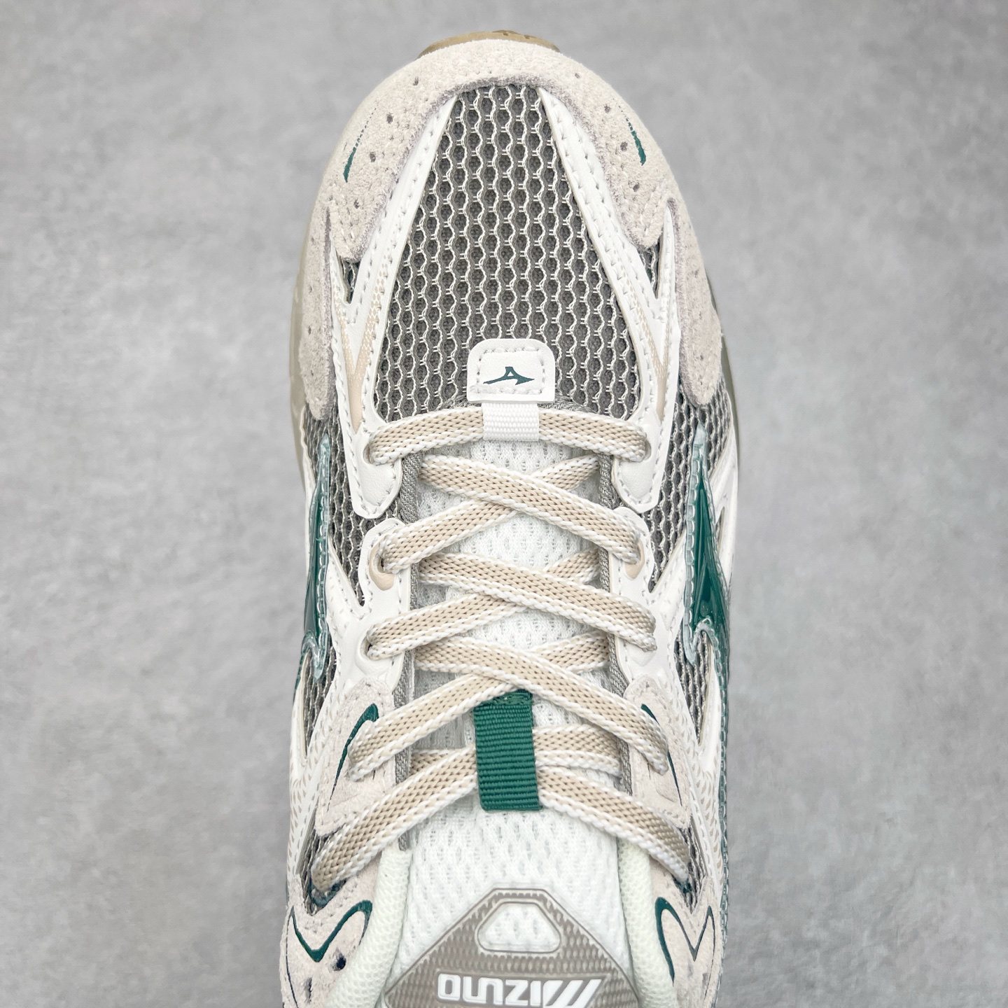 图片[4]-Mizuno Speed 2K 美津浓复古厚底织物合成革防滑耐磨透气低帮休闲跑步鞋 美津浓（Mizuno）是日本美津浓株式会社于1906年创立的运动品牌，经过一个多世纪的不断努力现已成为世界著名的运动器具、服装和鞋类生产商。美津浓力求服务于各类运动项目，并竭力使运动生活更加愉快和振奋。产品种类齐全，覆盖几乎全部主要运动项目，达到30万多个品类。尺码：36 36.5 37.5 38 38.5 39 40 40.5 41 42 42.5 43 44 44.5 45-选品中心